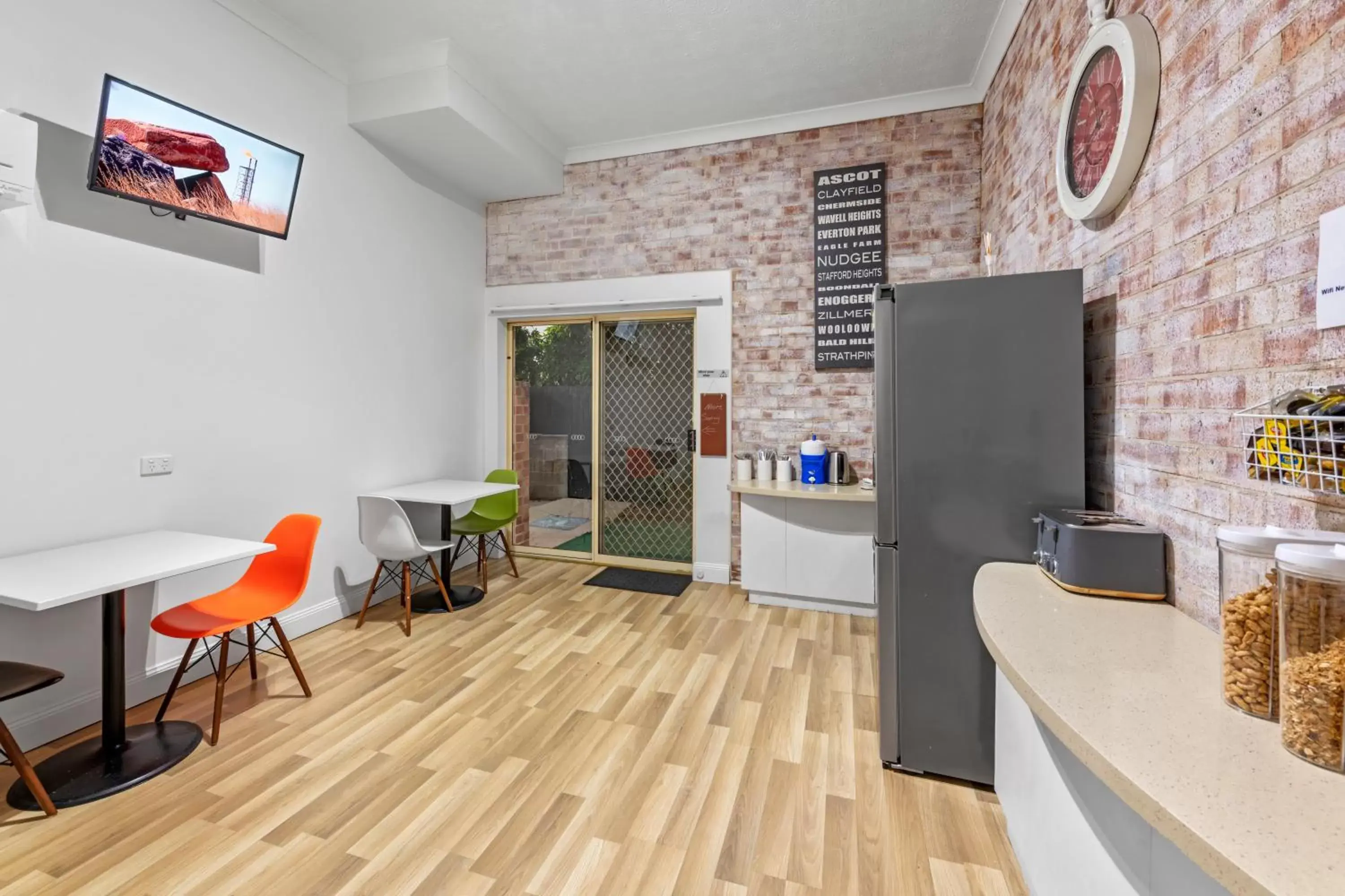 Breakfast, Dining Area in Airport Clayfield Motel