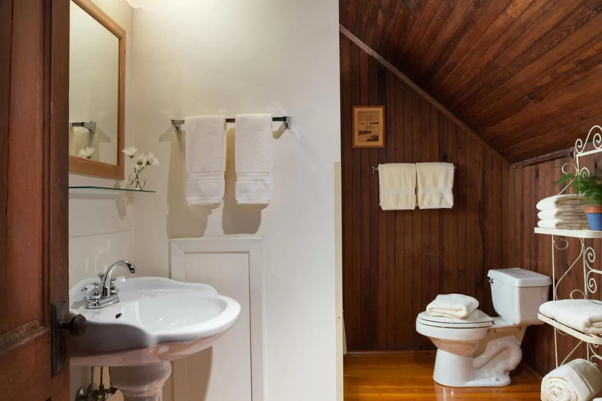 Bathroom in Magnolia Springs Bed and Breakfast