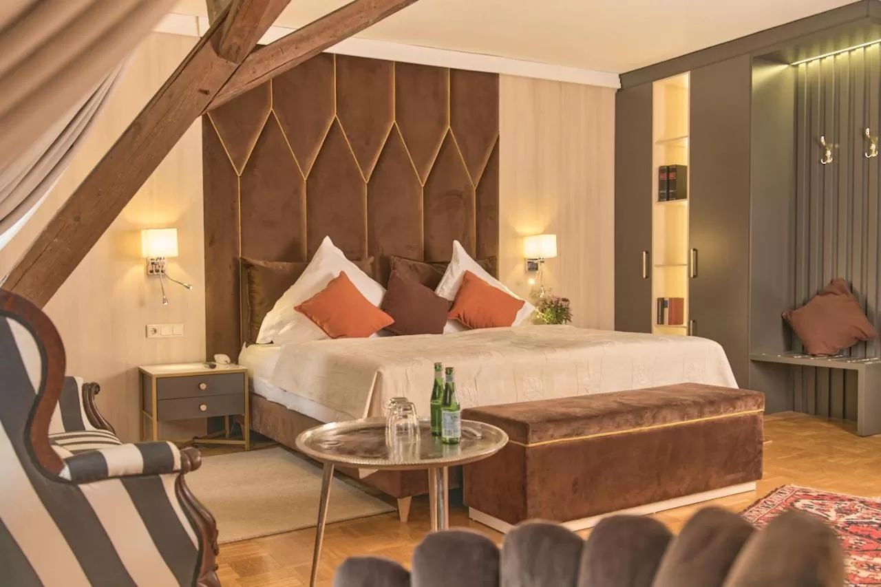 Photo of the whole room, Bed in Hotel van Bebber