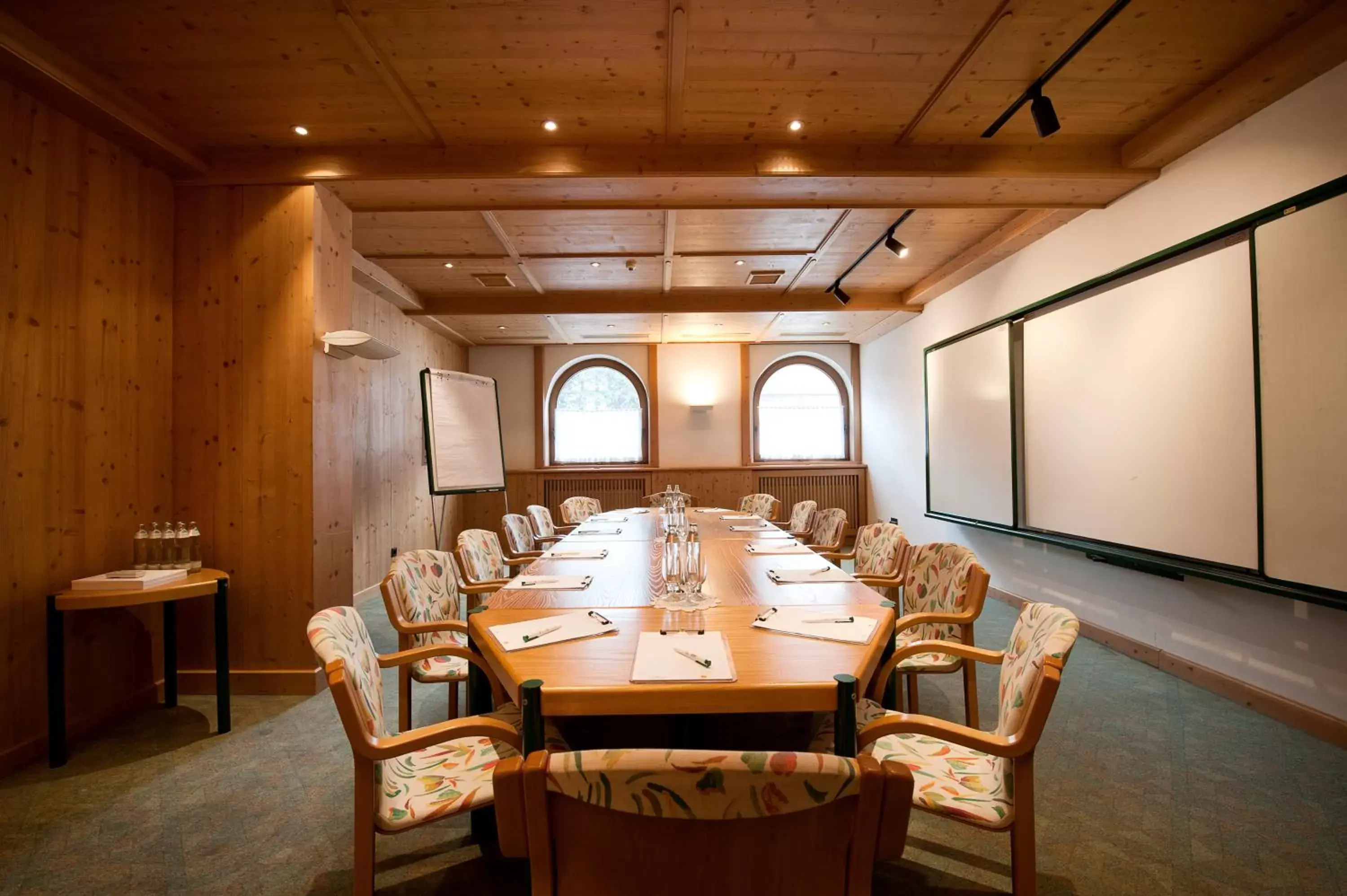 Meeting/conference room in Relais&Châteaux Spa-Hotel Jagdhof