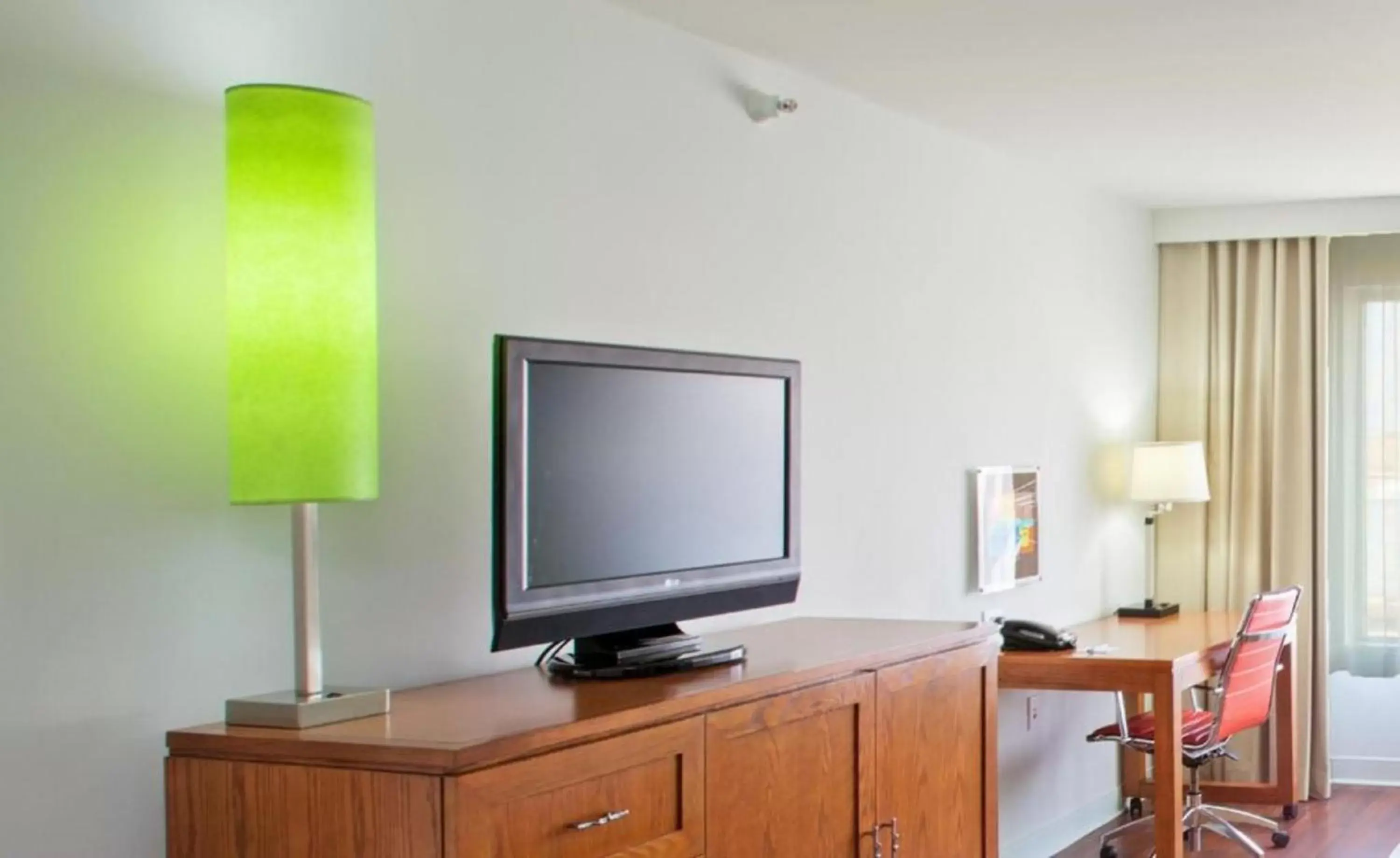 Bedroom, TV/Entertainment Center in Holiday Inn Express Indianapolis - Fishers, an IHG Hotel