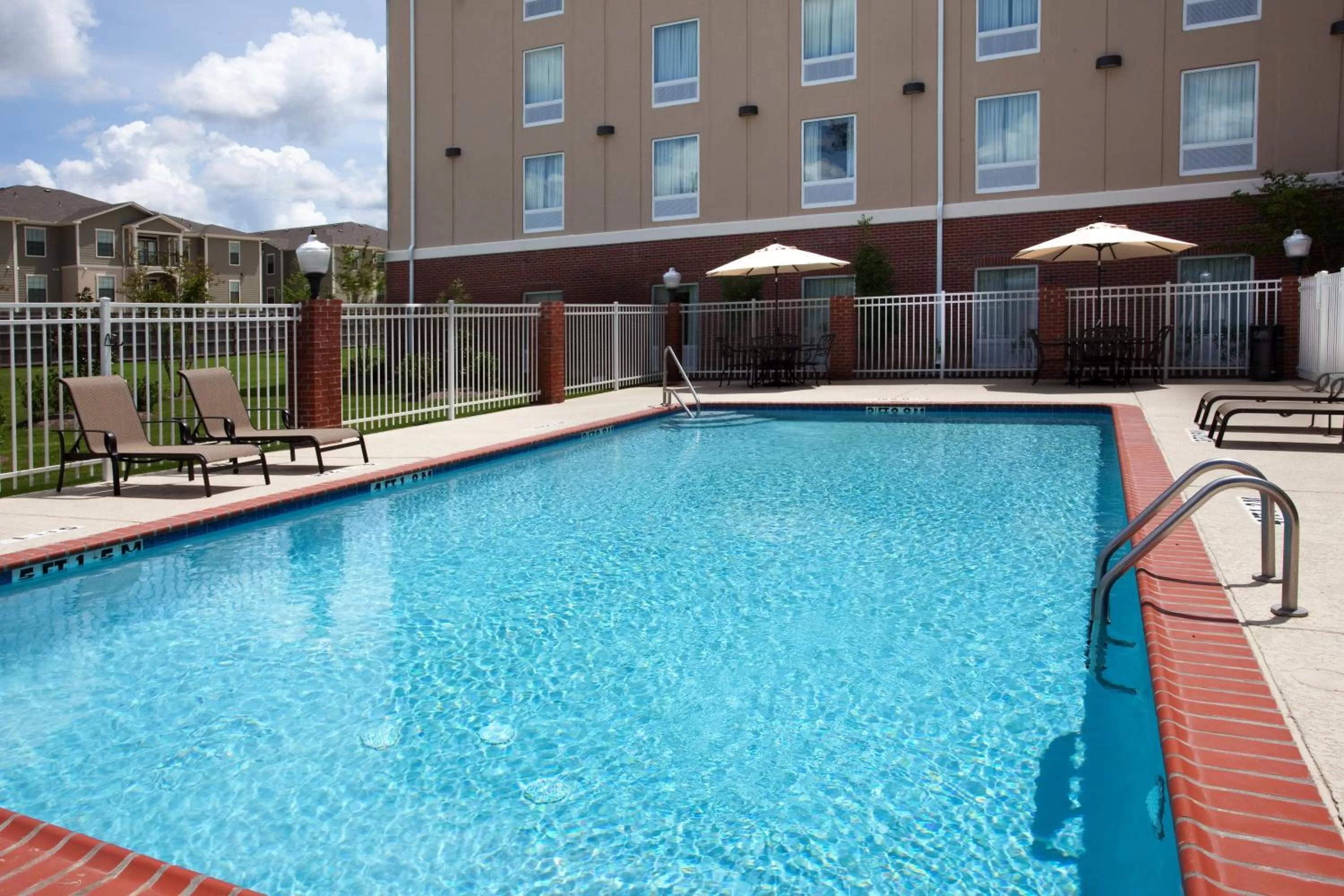 Swimming pool in Holiday Inn Express & Suites Baton Rouge East by IHG