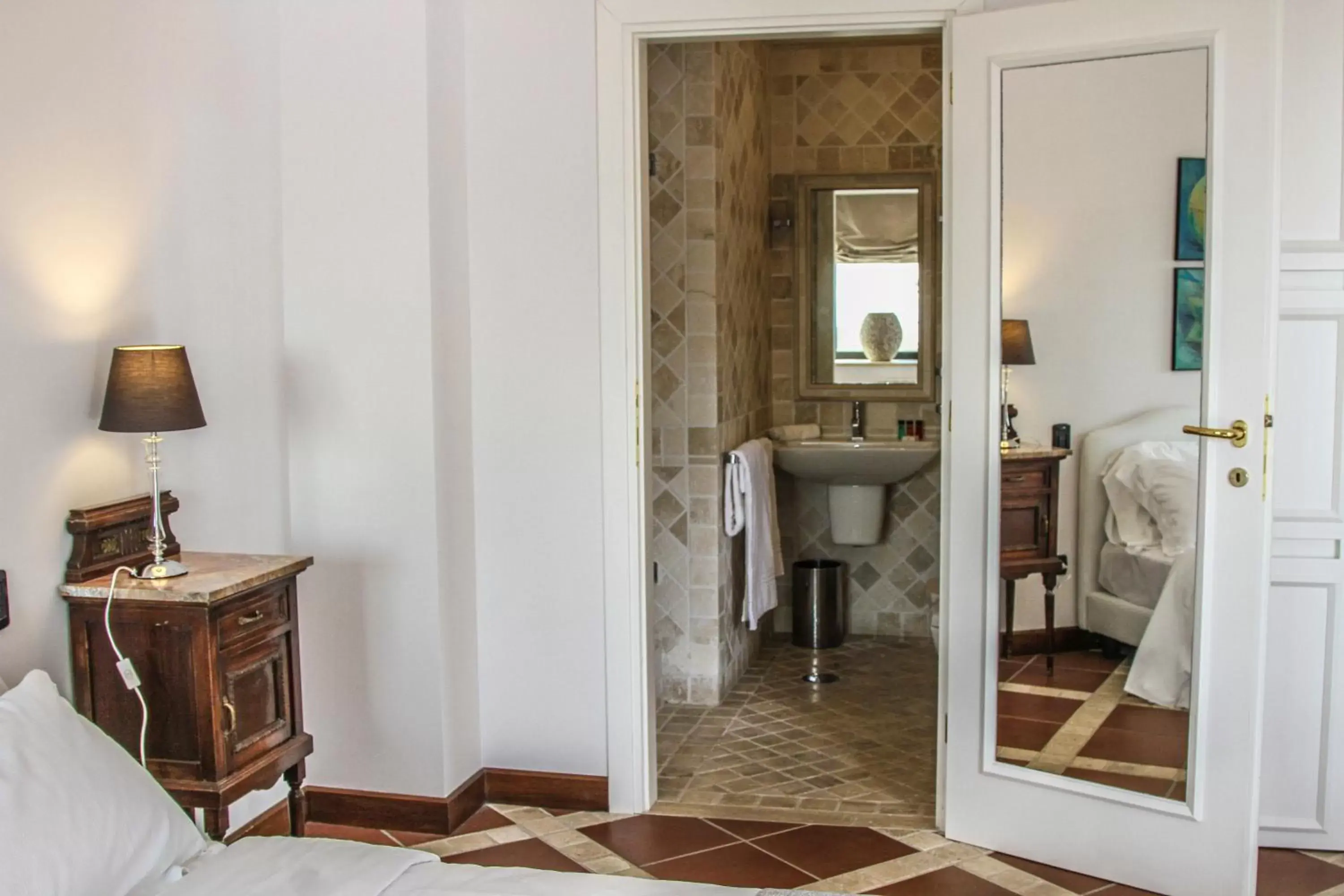 Bathroom, TV/Entertainment Center in La Locanda Del Pontefice - Luxury Country House