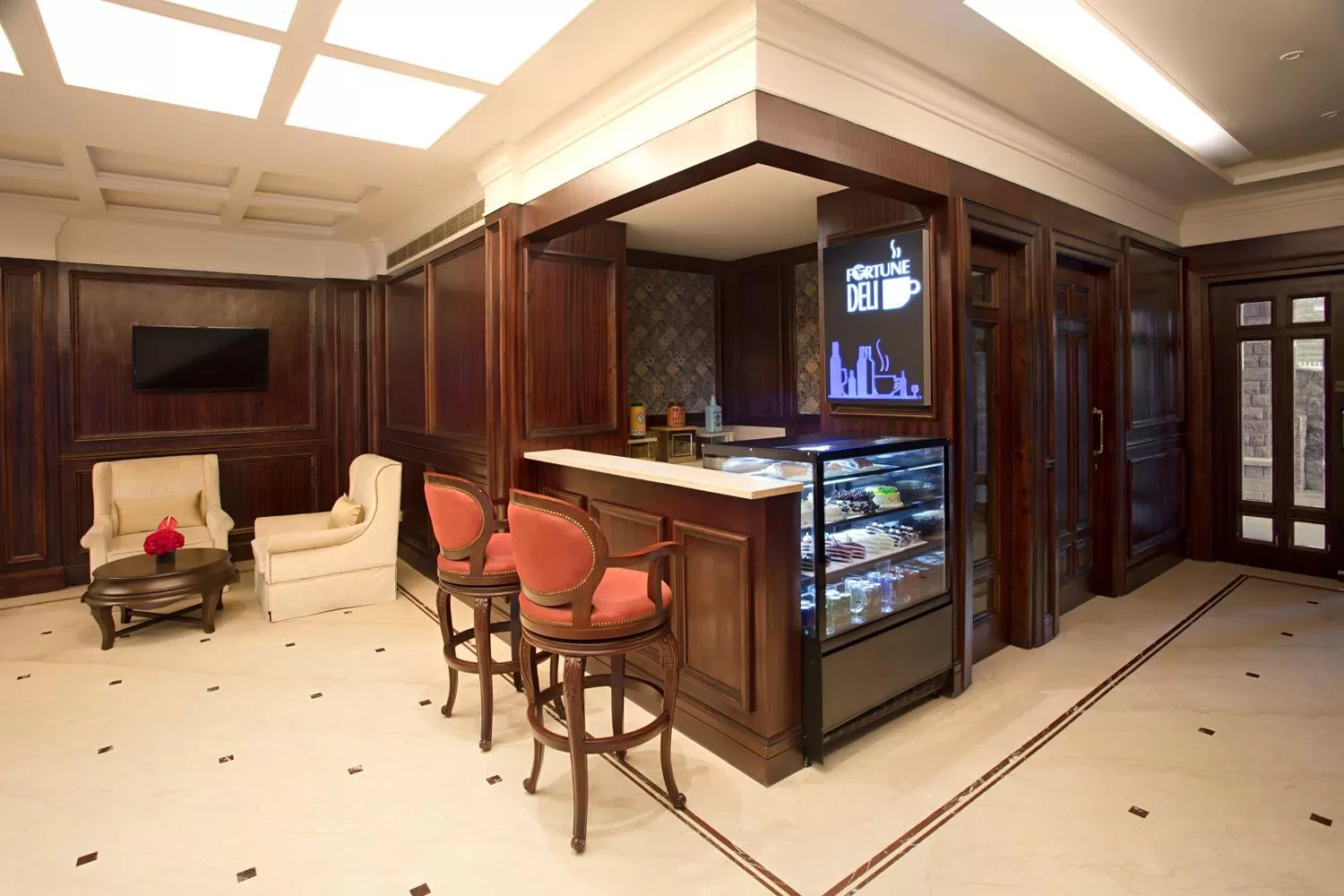 Food and drinks, TV/Entertainment Center in Fortune Select Forest Hill, Mahiya, Kasauli - Member ITC's Hotel Group