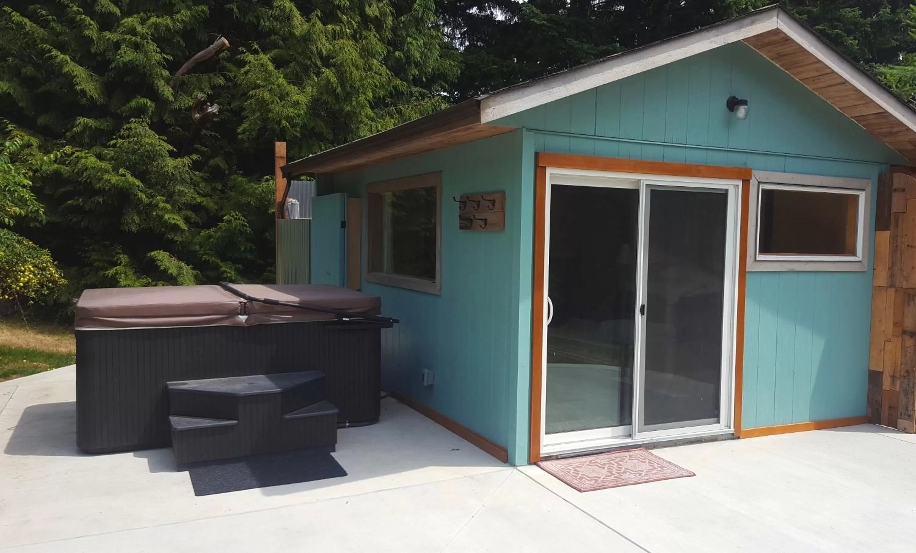 Hot Tub in Secret Beach B&B Suites