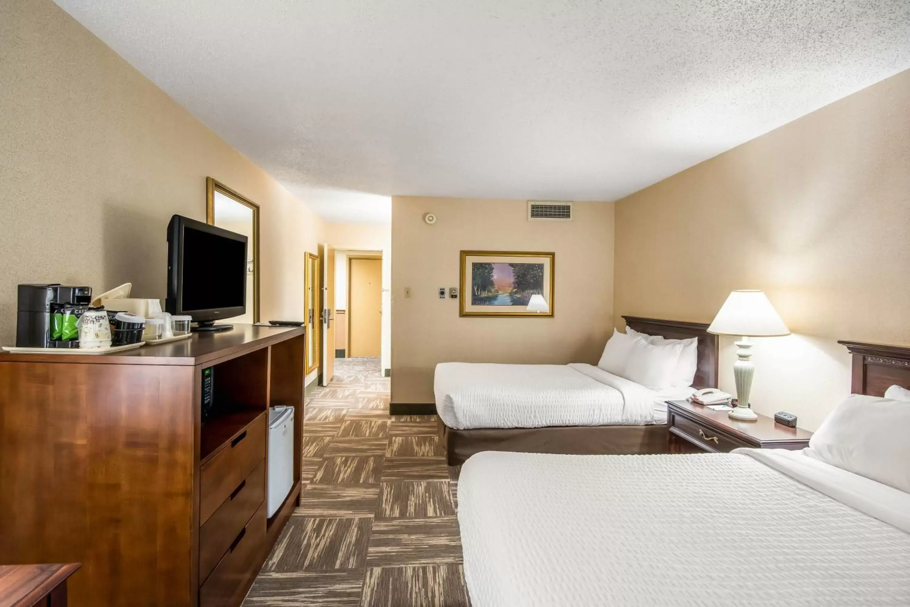 Photo of the whole room, TV/Entertainment Center in Clarion Inn Grand Junction