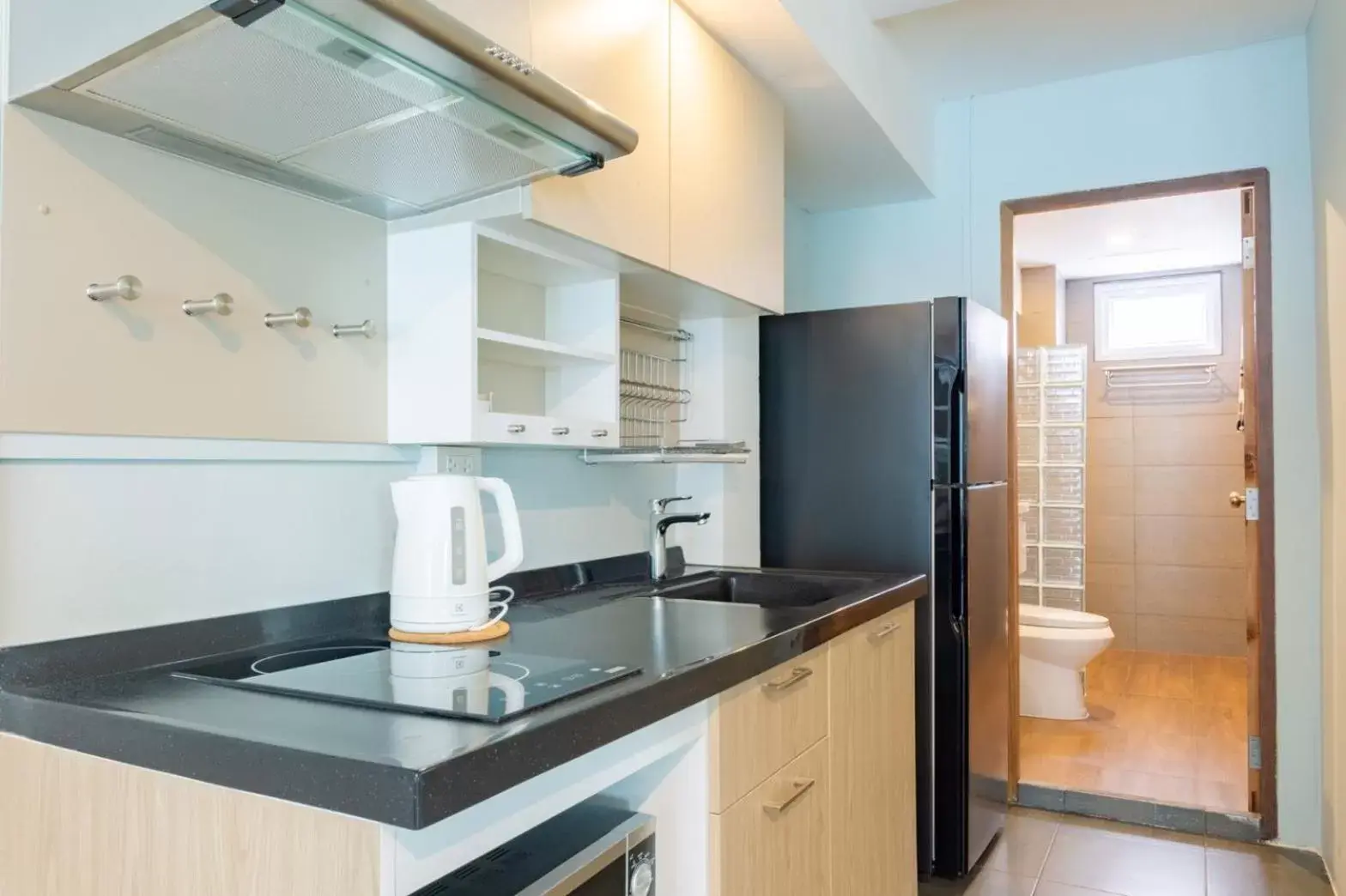 Kitchen or kitchenette, Kitchen/Kitchenette in THE BEACH CHA AM Suites