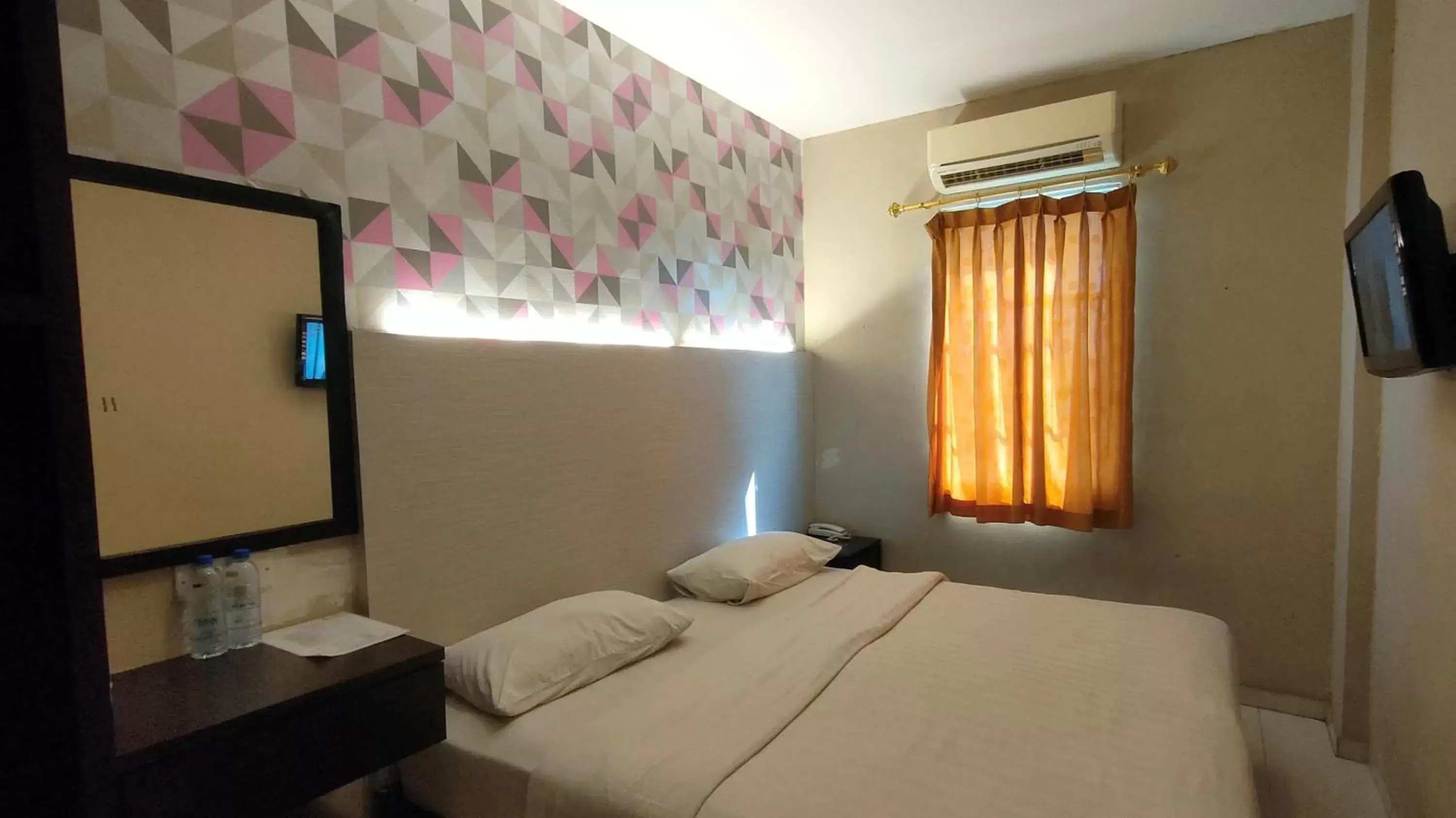 Bedroom, Bed in OS Hotel Batu Aji Batam