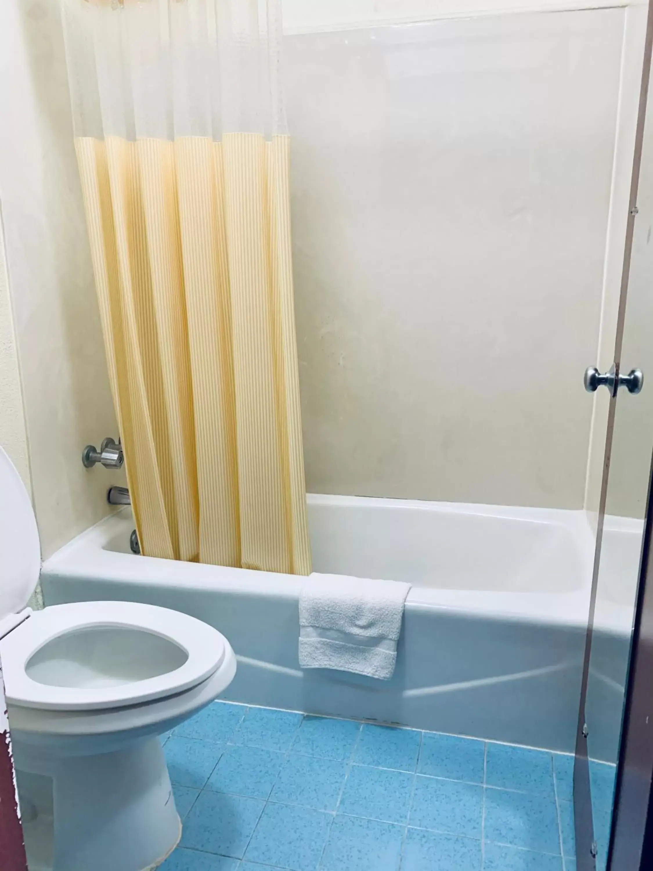 Bathroom in Budget Inn
