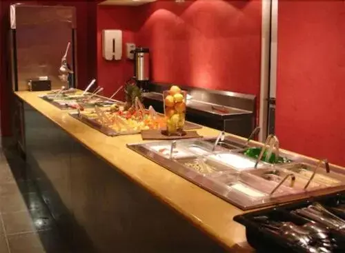 Breakfast, Kitchen/Kitchenette in Hotel Monterrey Macroplaza