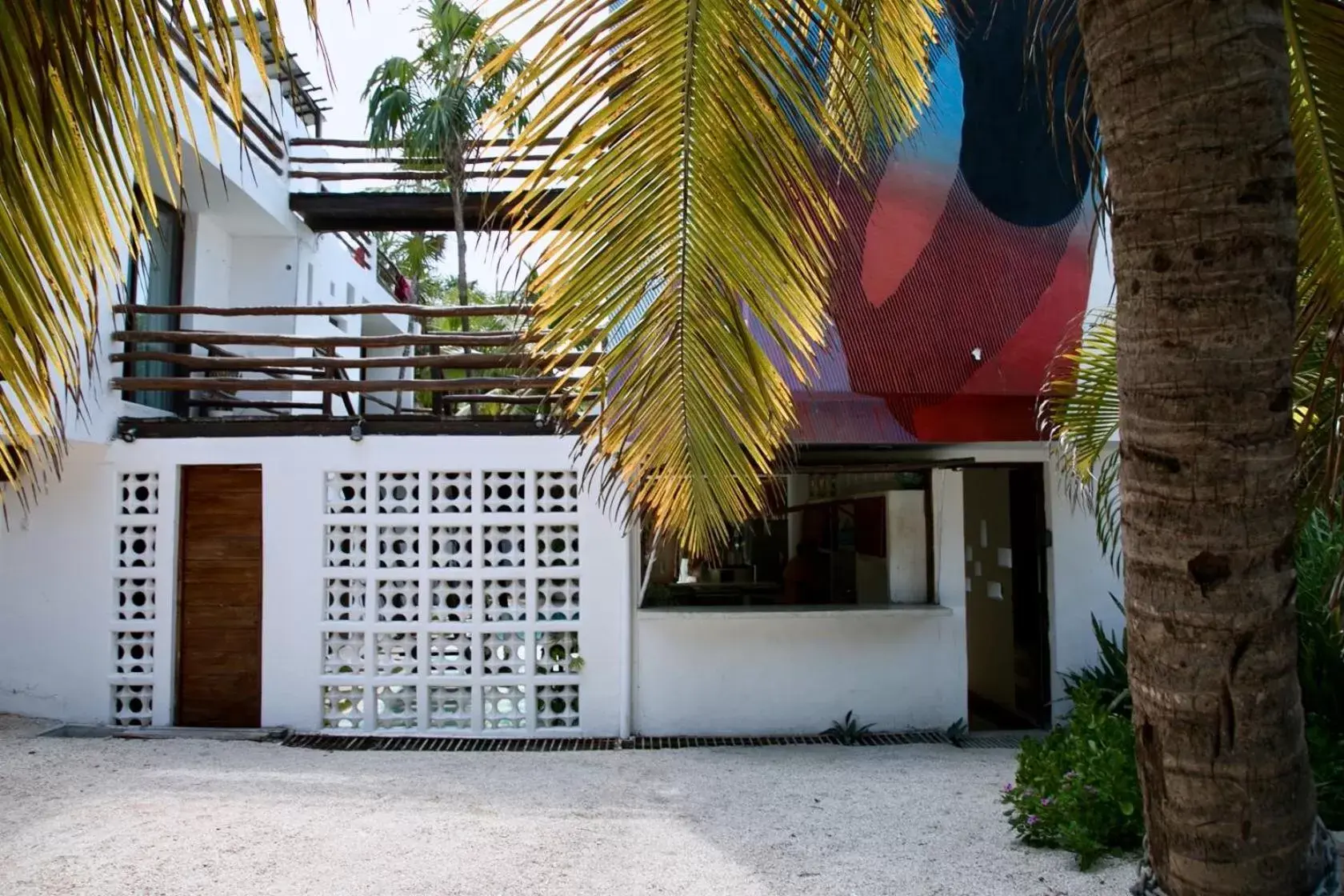 Facade/entrance in Residencia Gorila