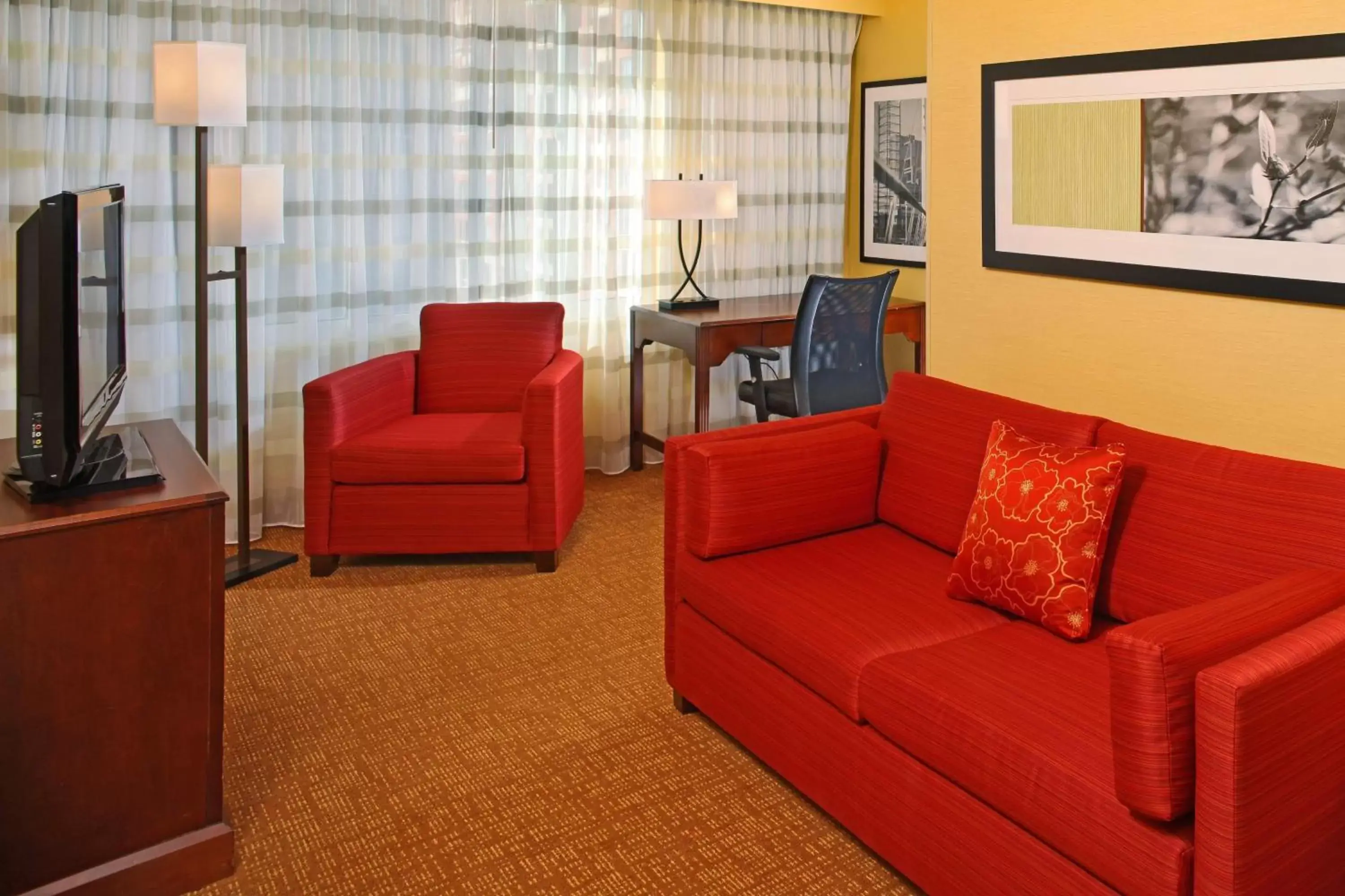 Living room, Seating Area in Courtyard by Marriott Baltimore Downtown/Inner Harbor