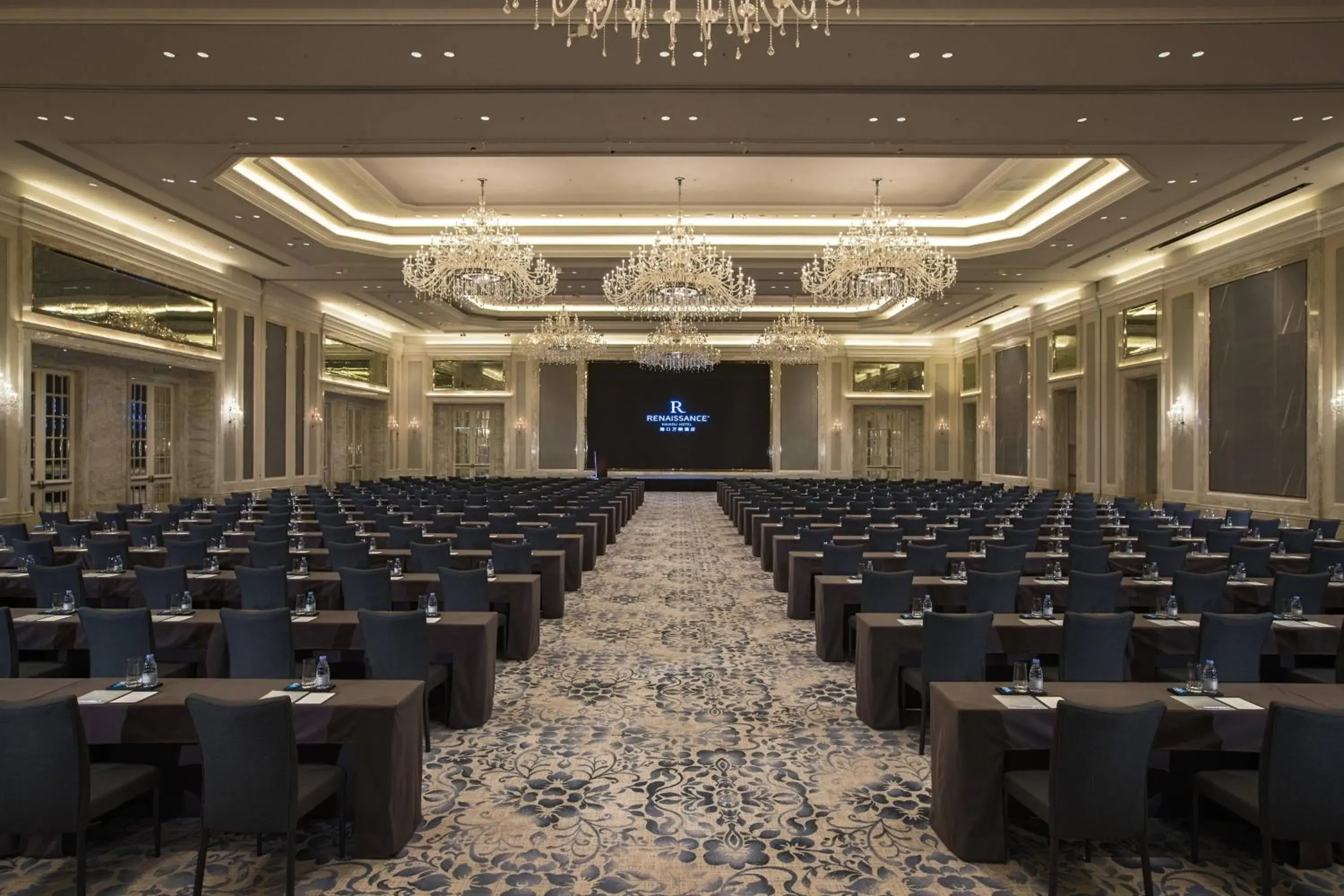 Meeting/conference room in Renaissance Haikou Hotel