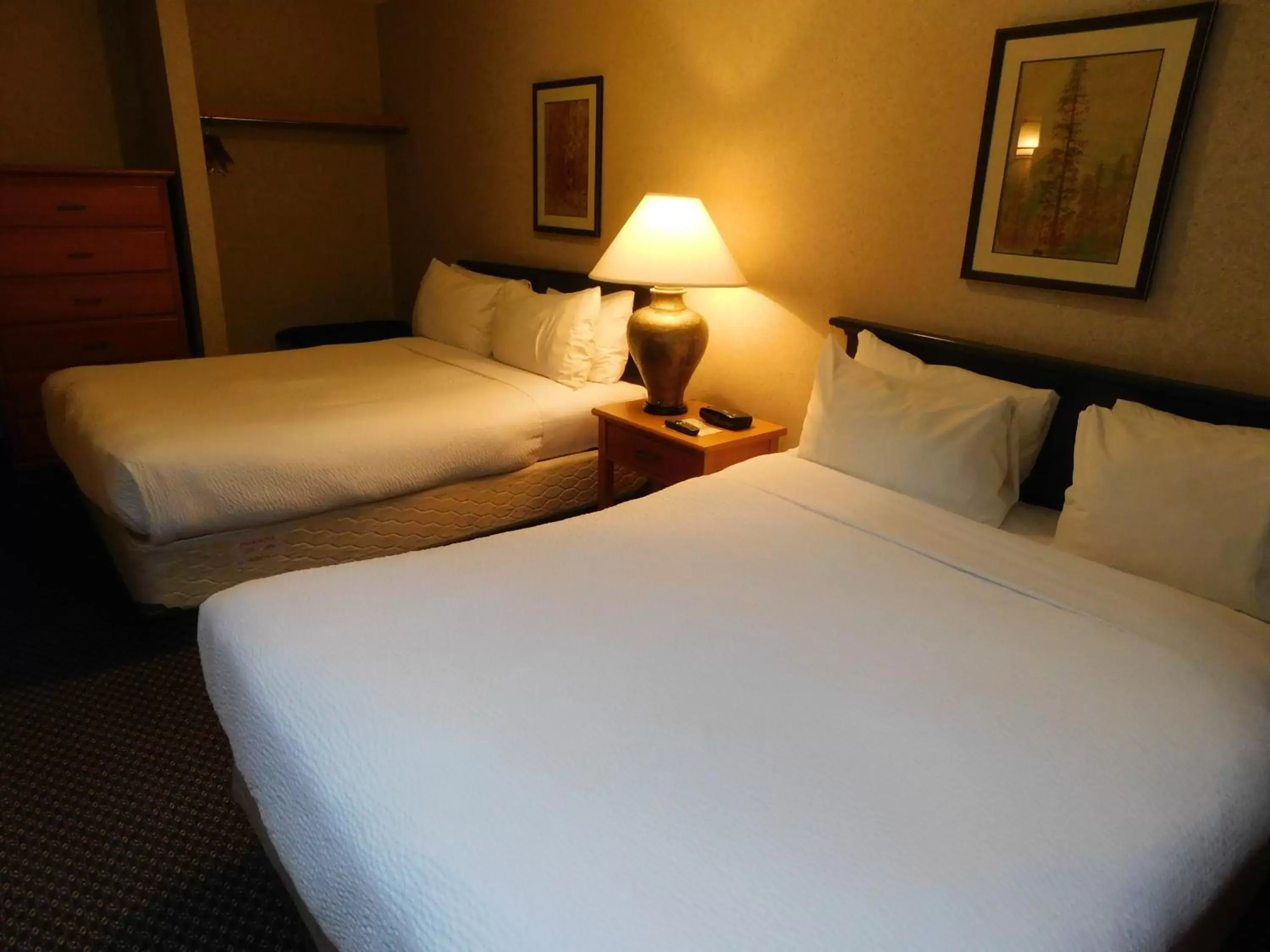 Bedroom, Bed in Douglas Fir Resort & Chalets