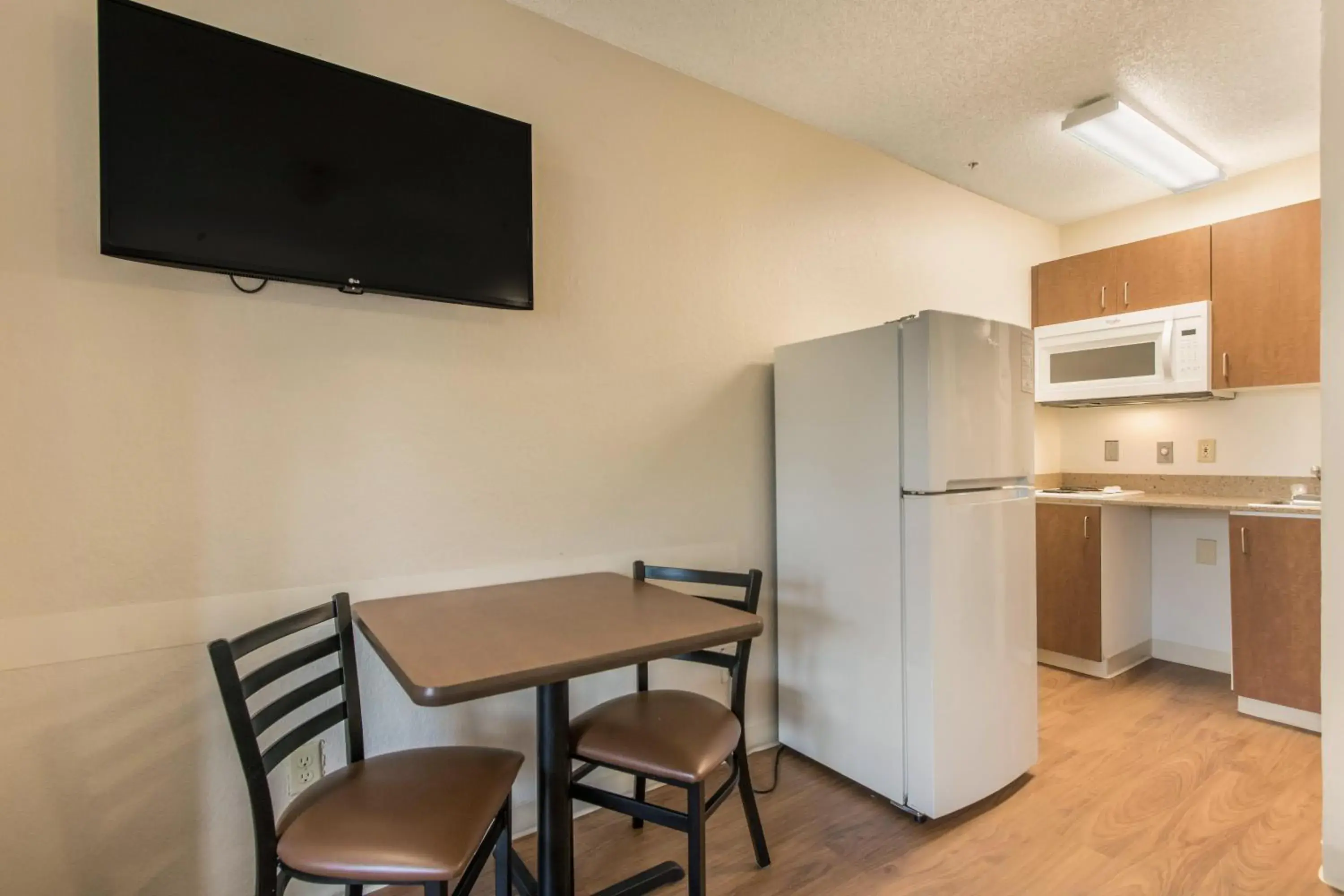 Photo of the whole room, TV/Entertainment Center in HomeTowne Studios by Red Roof Fort Lauderdale