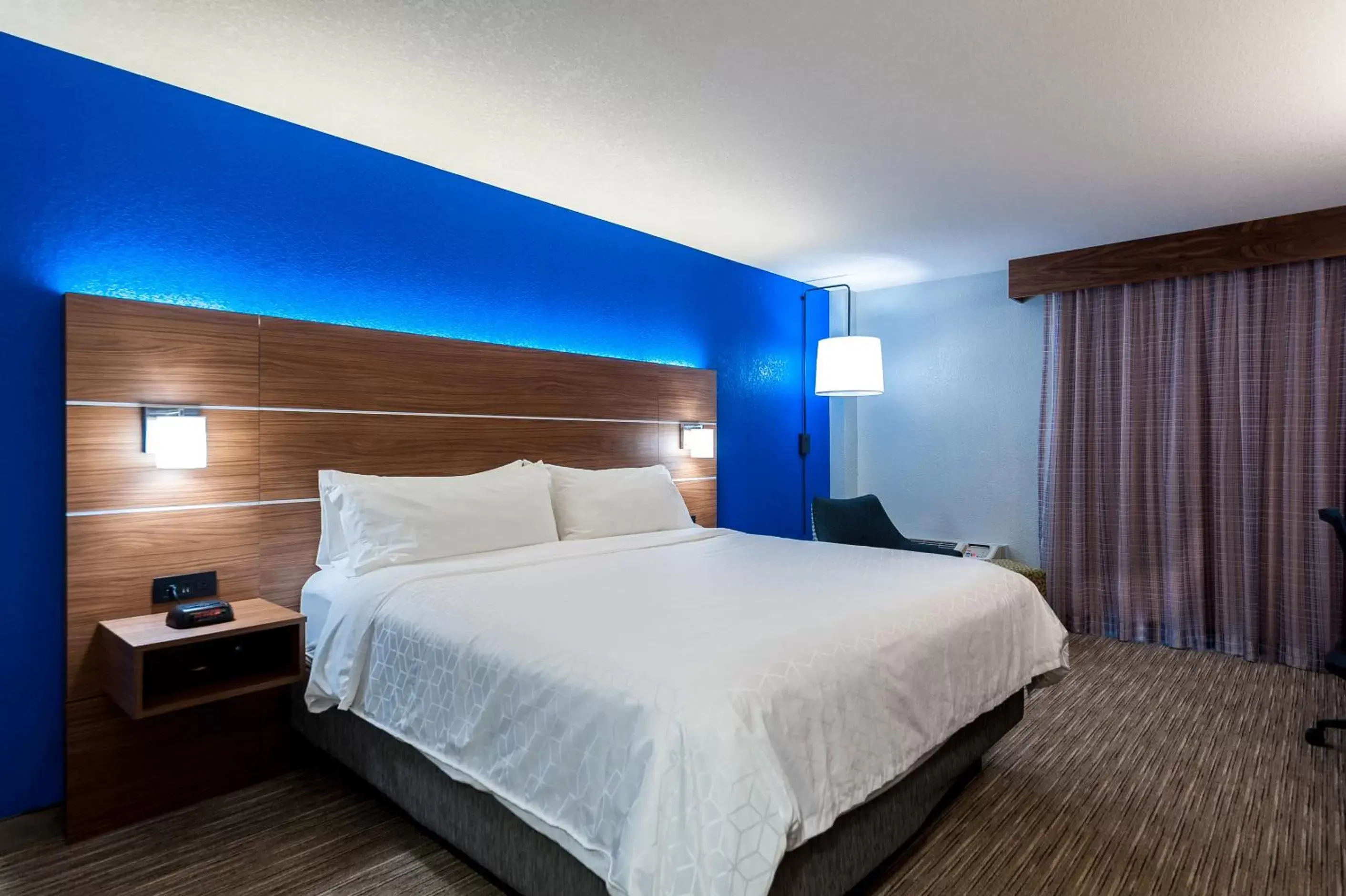 Bed in Holiday Inn Express Cape Coral-Fort Myers Area, an IHG Hotel