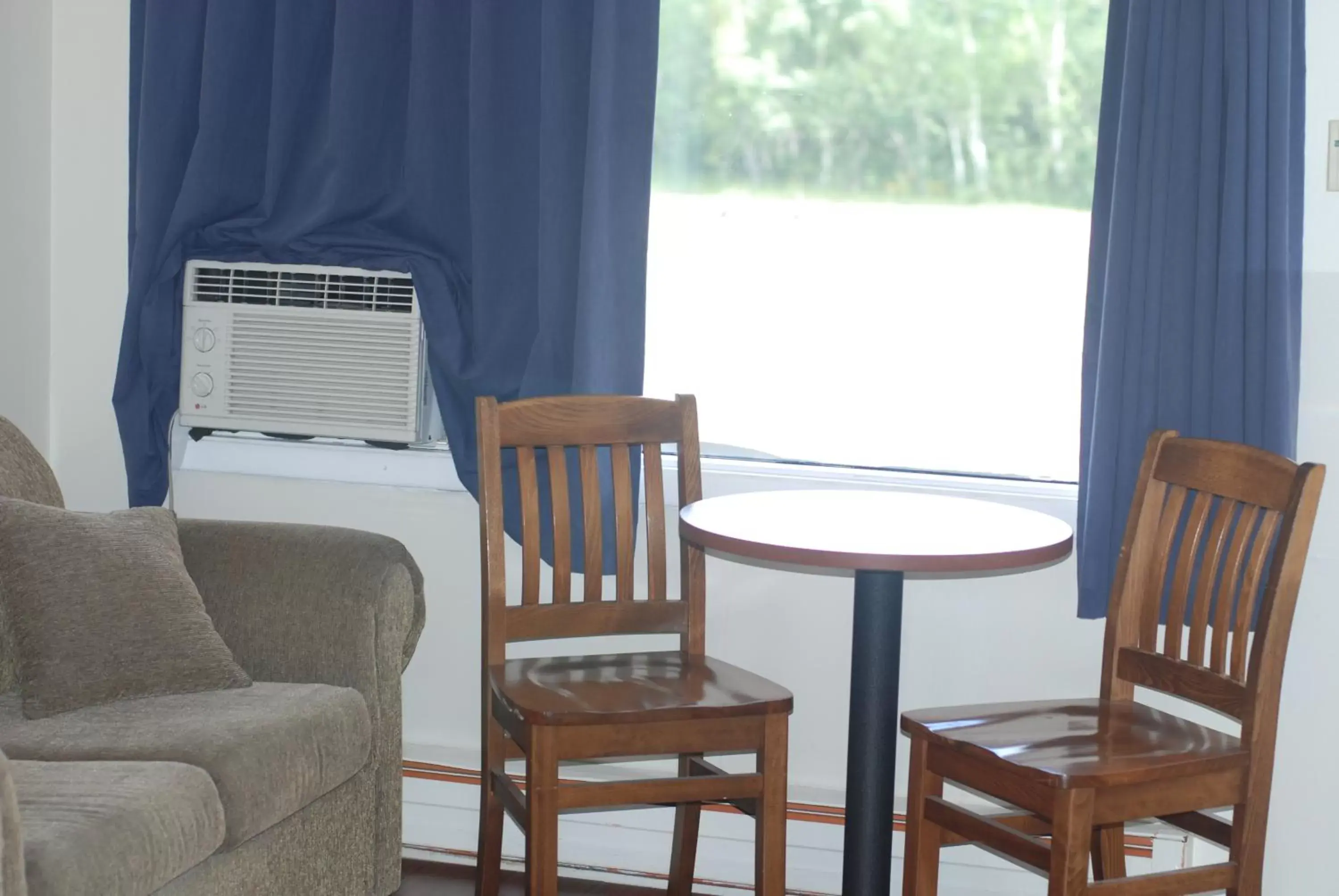 Seating Area in Tantramar Motel