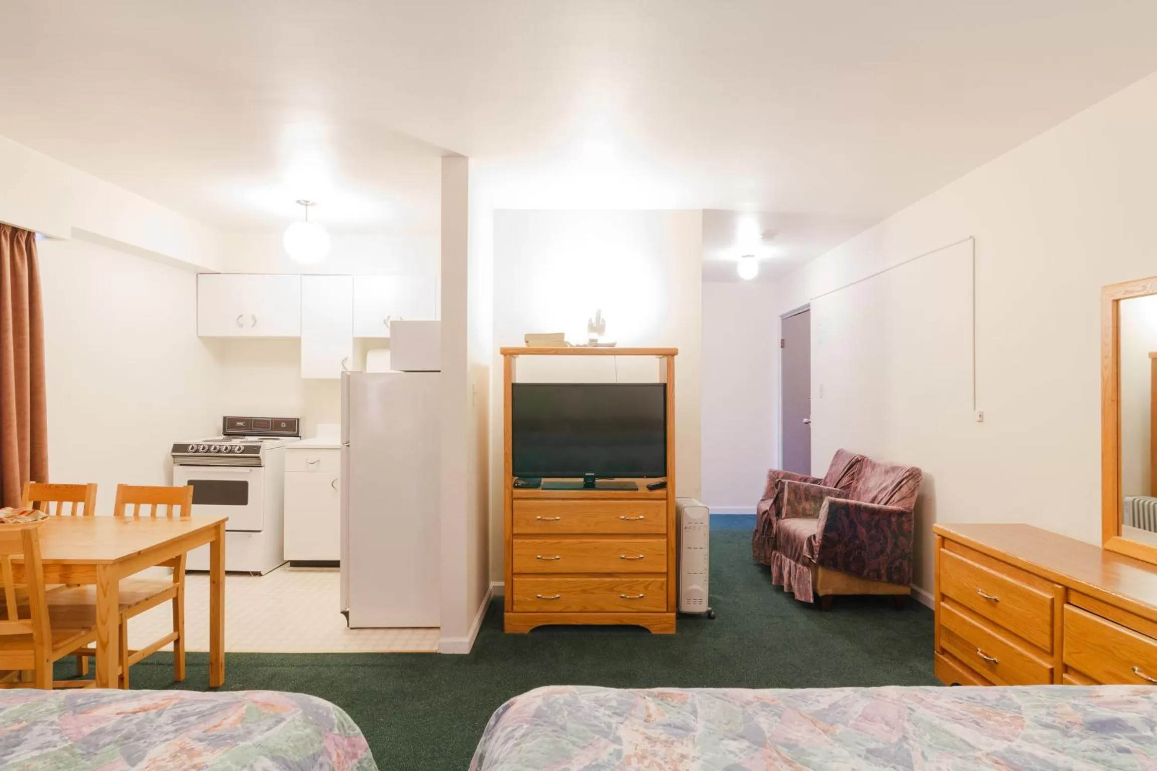 TV and multimedia in English Bay Hotel