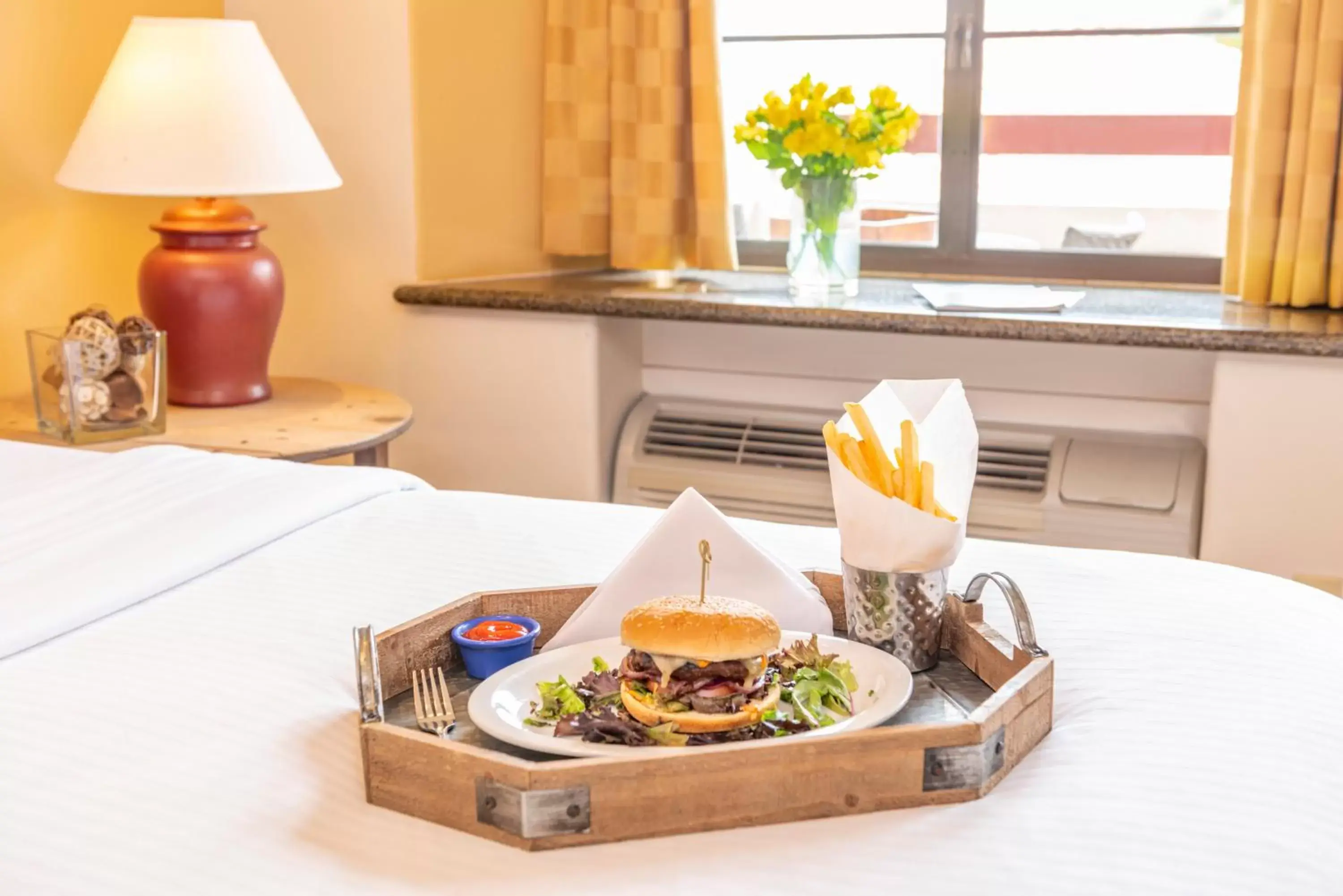 Food and drinks in Clocktower Inn Ventura Food and drinks in Clocktower Inn Ventura