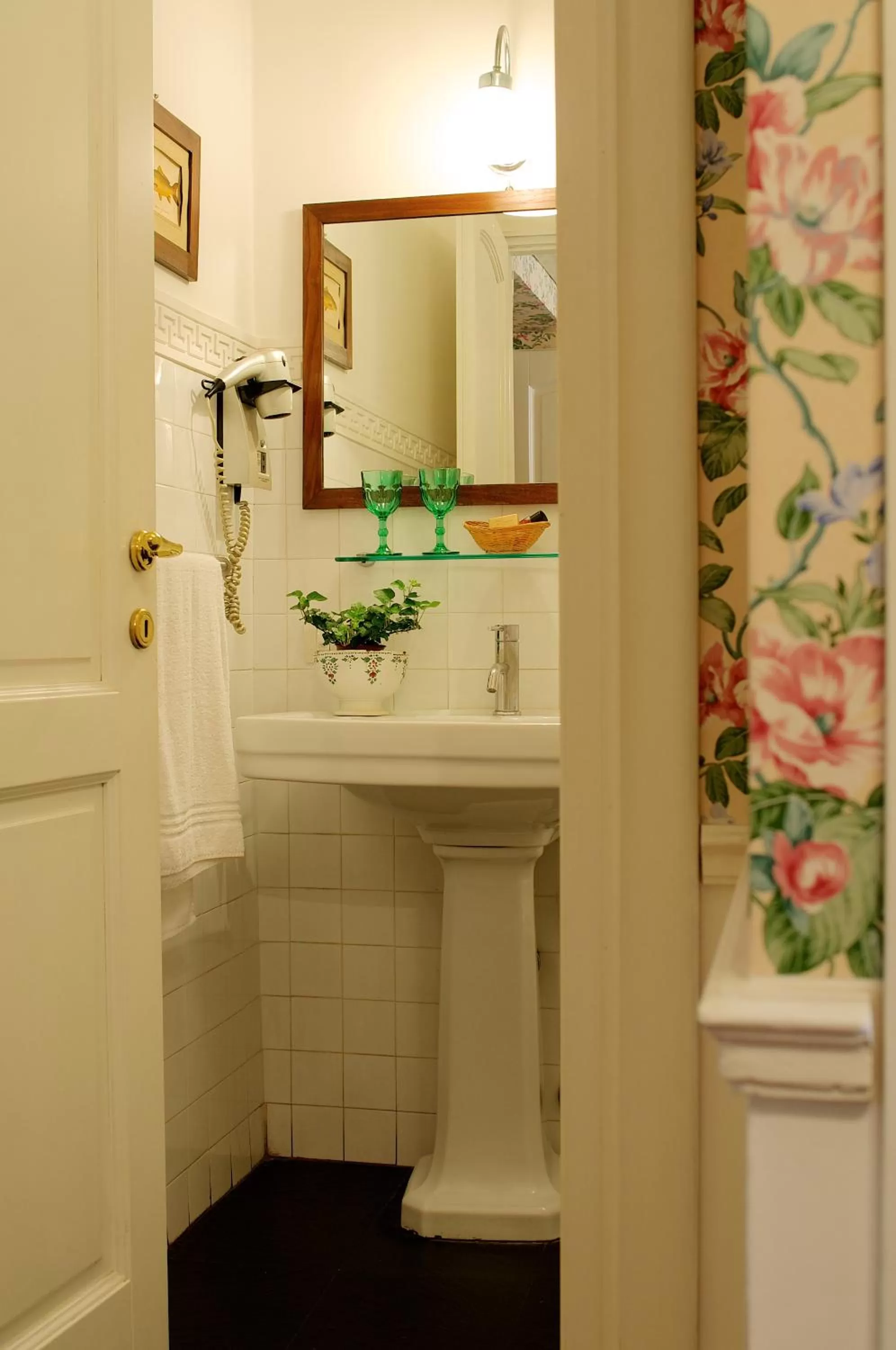 Bathroom in Guest House Arco Dei Tolomei