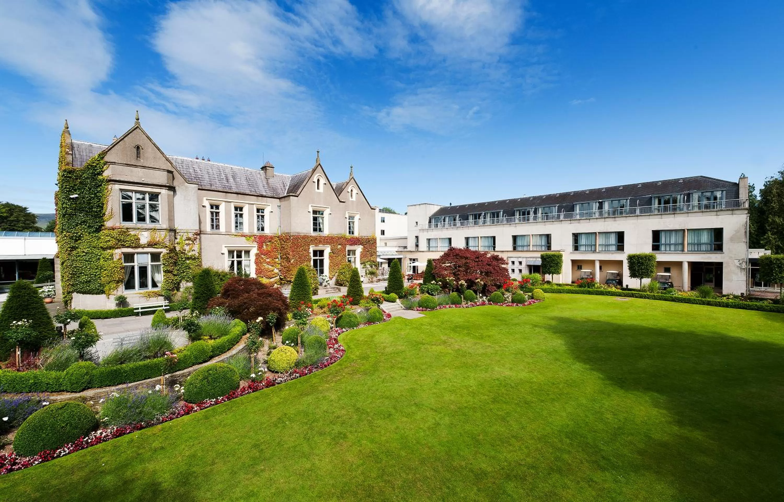 Facade/entrance in Ballymascanlon Hotel and Golf Resort