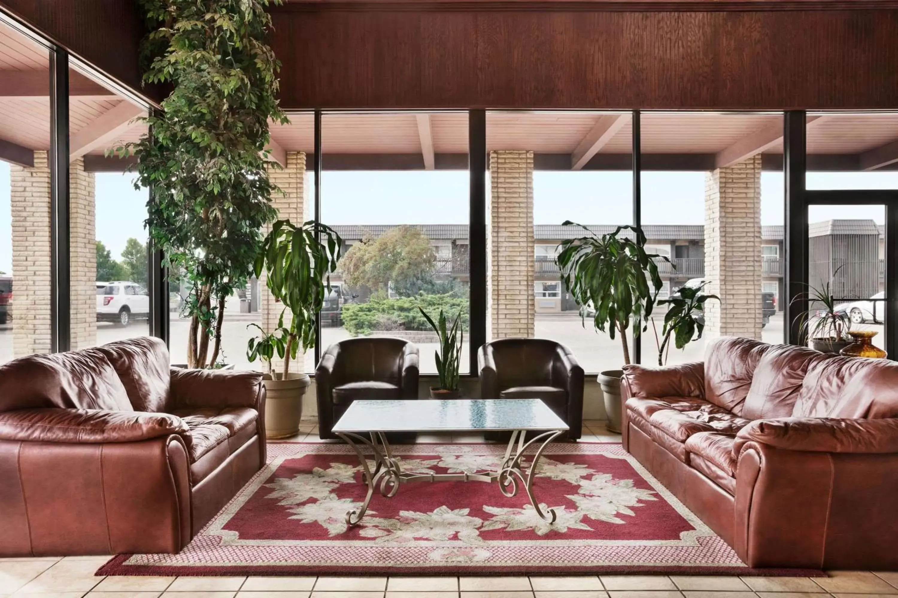 Lobby or reception, Seating Area in Baymont by Wyndham Medicine Hat