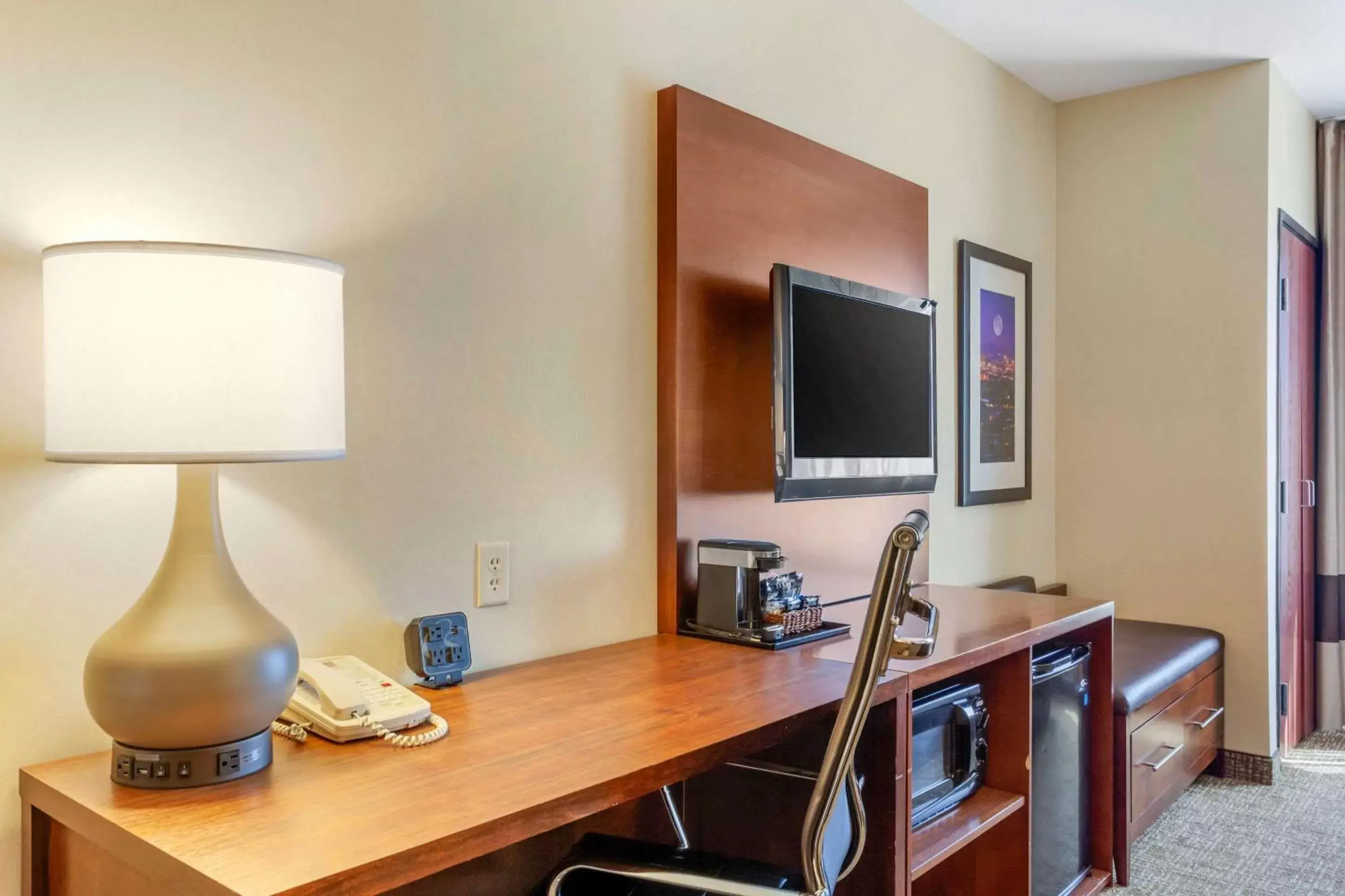 Photo of the whole room, TV/Entertainment Center in Comfort Suites Glendale - State Farm Stadium Area