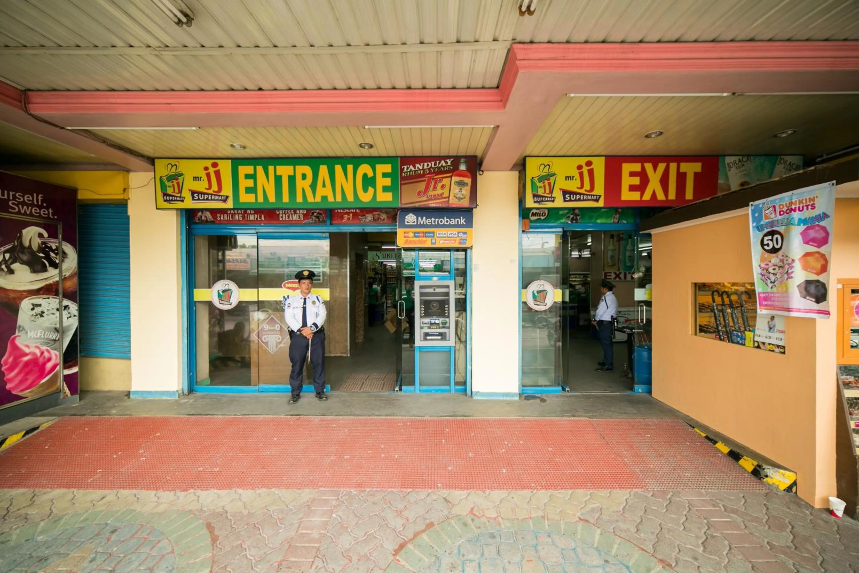 Facade/entrance in 950 Condotel