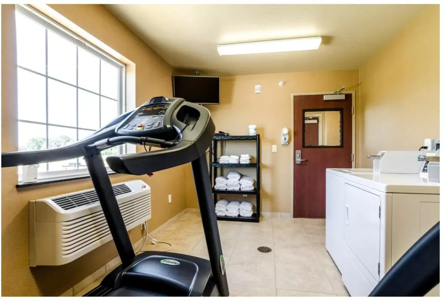 Fitness centre/facilities, Fitness Center/Facilities in Cobblestone Inn & Suites Cambridge