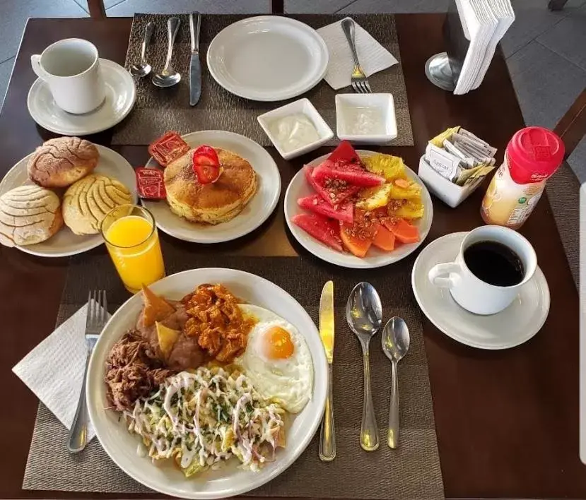 Buffet breakfast in HOTEL PLAZA MATAMOROS