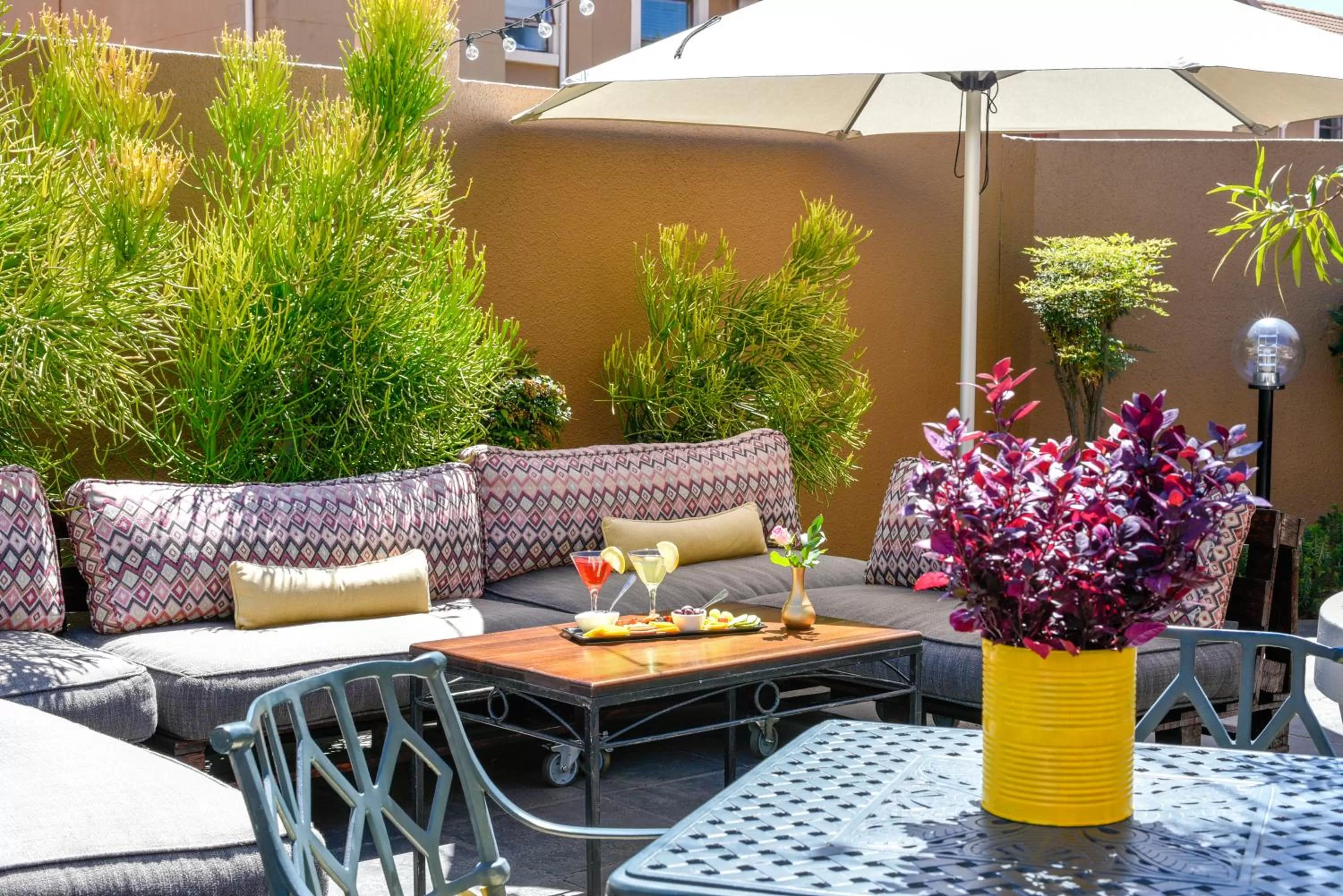 Restaurant/places to eat in Mercure Hotel Bedfordview