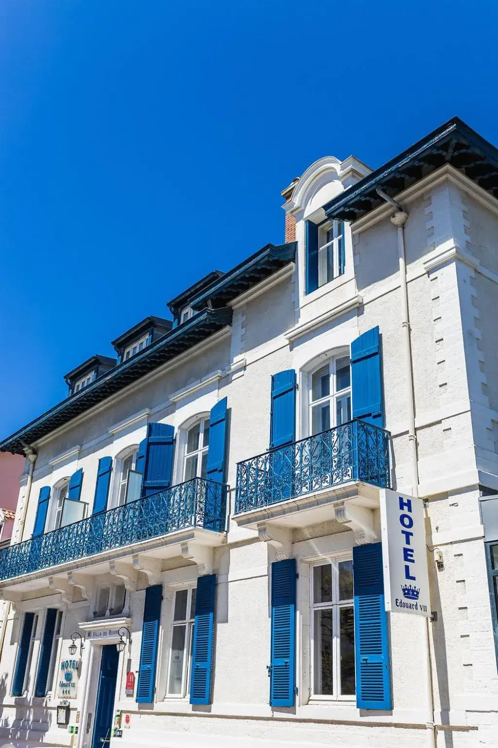 Property Building in Hotel Edouard VII