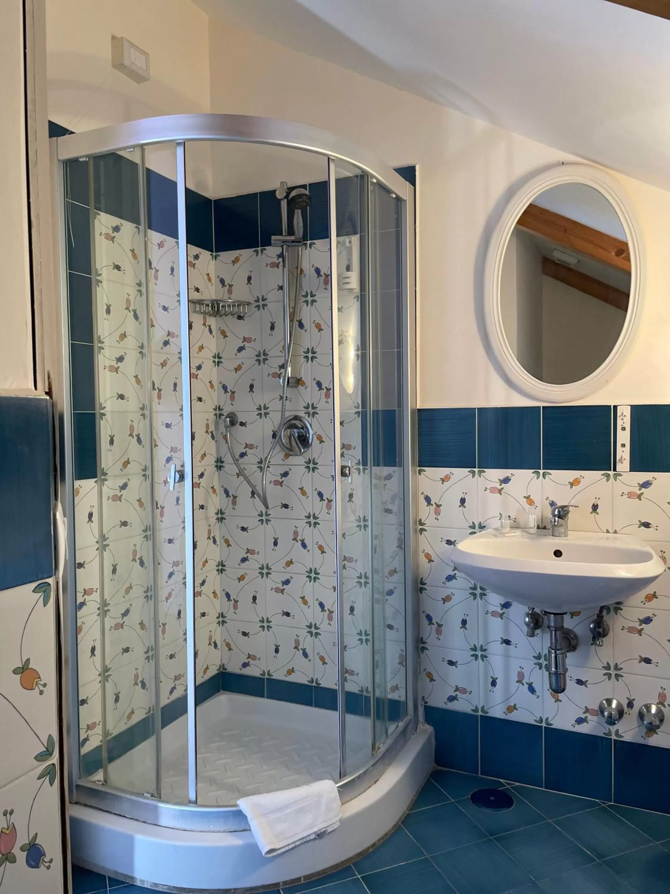 Bathroom in The Secret Garden Relais