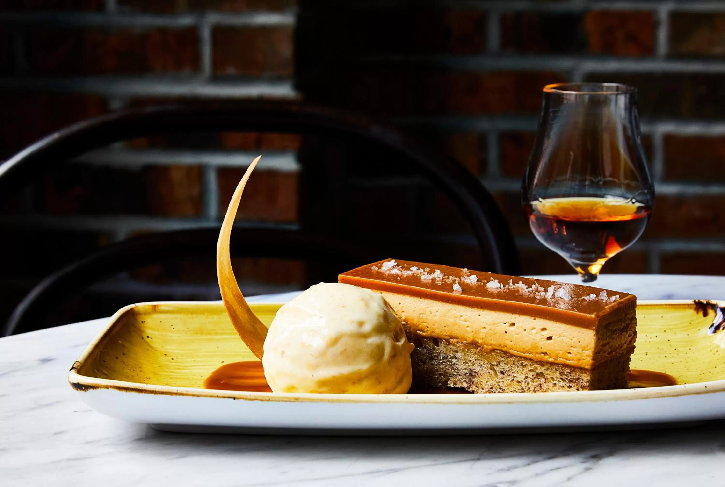 Restaurant/places to eat in Kimpton Journeyman Hotel by IHG