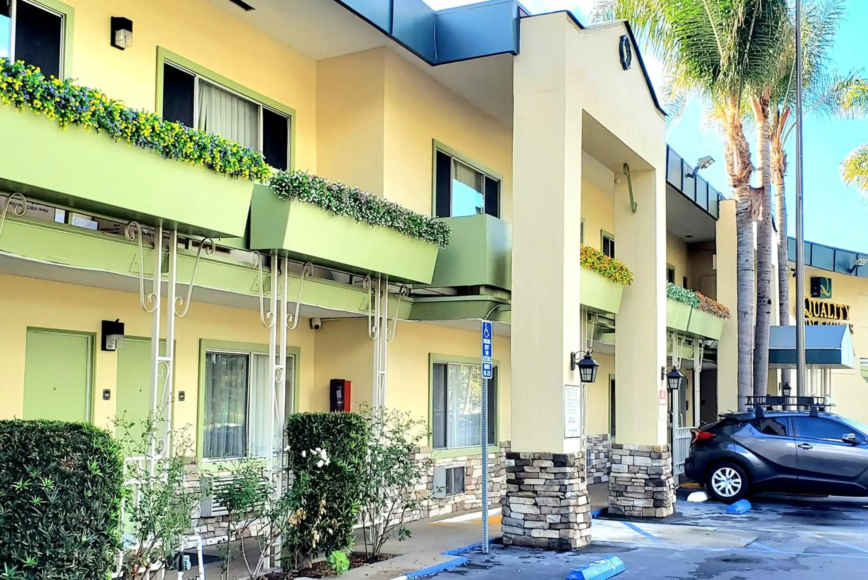 Property building in Quality Inn & Suites Anaheim at the Park Property building in Quality Inn & Suites Anaheim at the Park