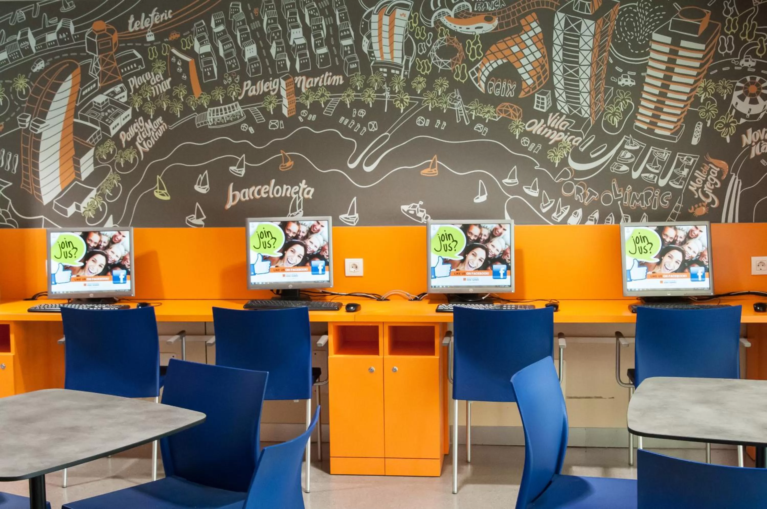 Lobby or reception in Barcelona Pere Tarrés Youth Hostel