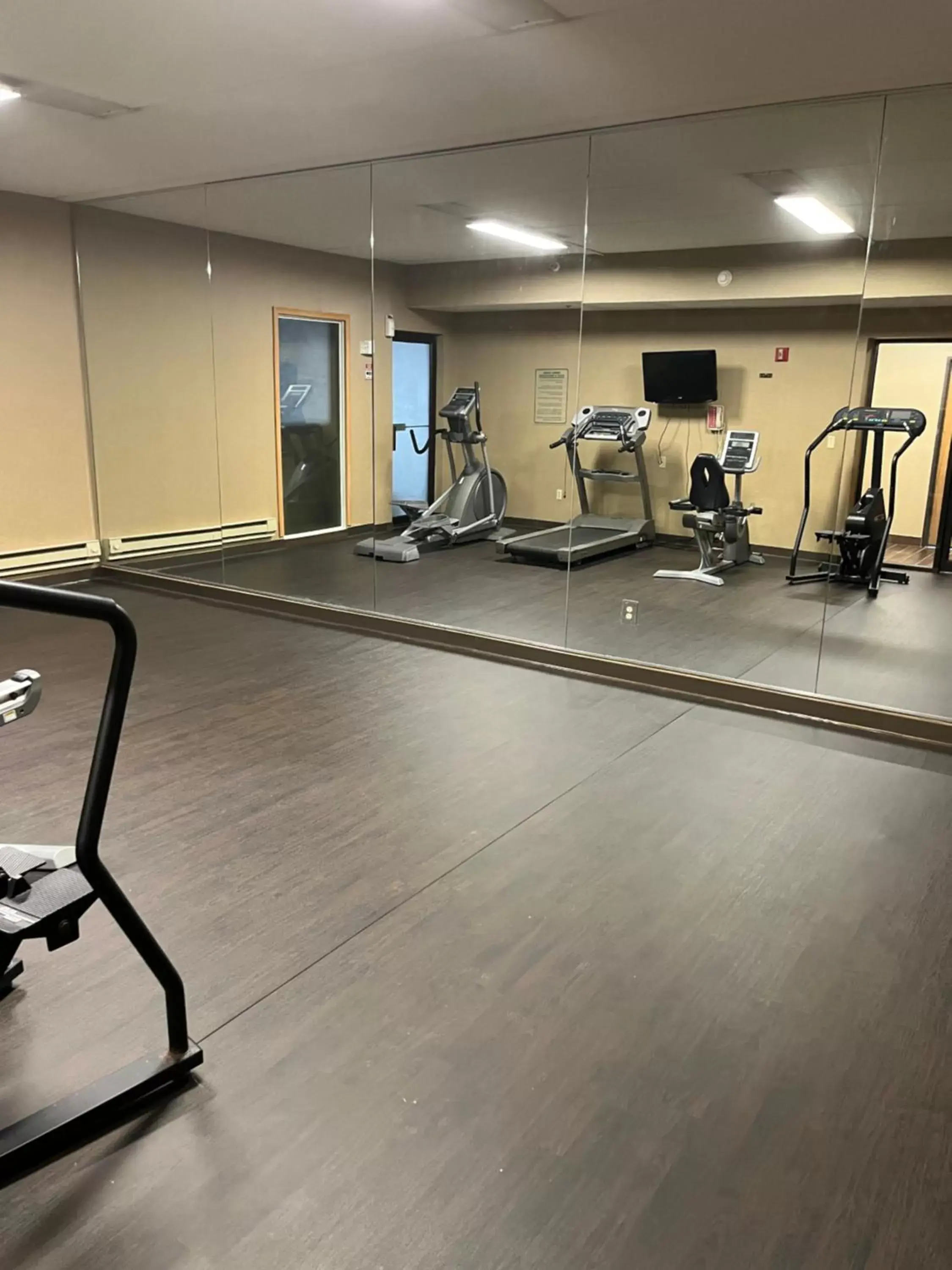 Fitness centre/facilities in Wingate by Wyndham Pittsburgh West Mifflin Fitness centre/facilities in Wingate by Wyndham Pittsburgh West Mifflin