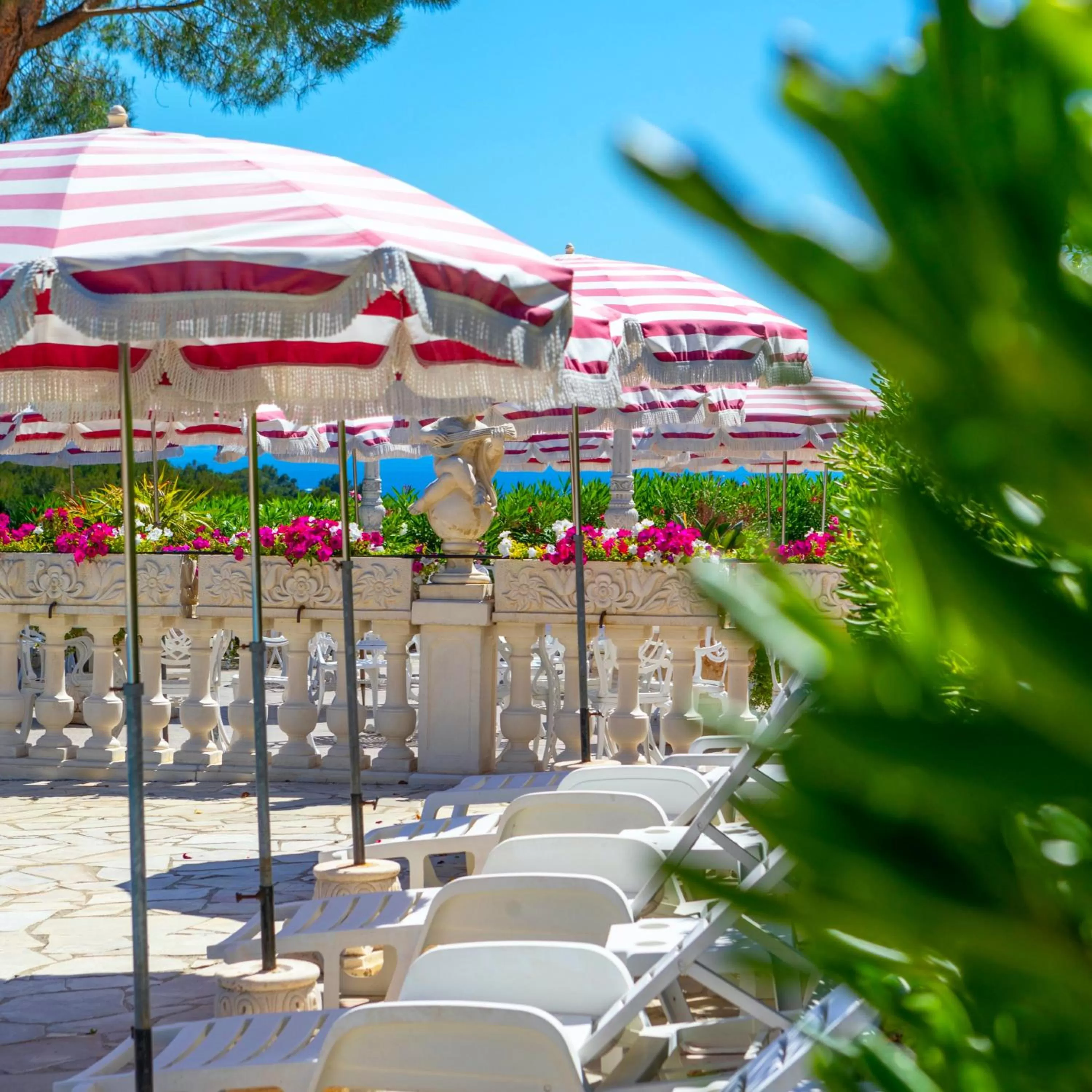 Pool view in Le Château de Mei Lese