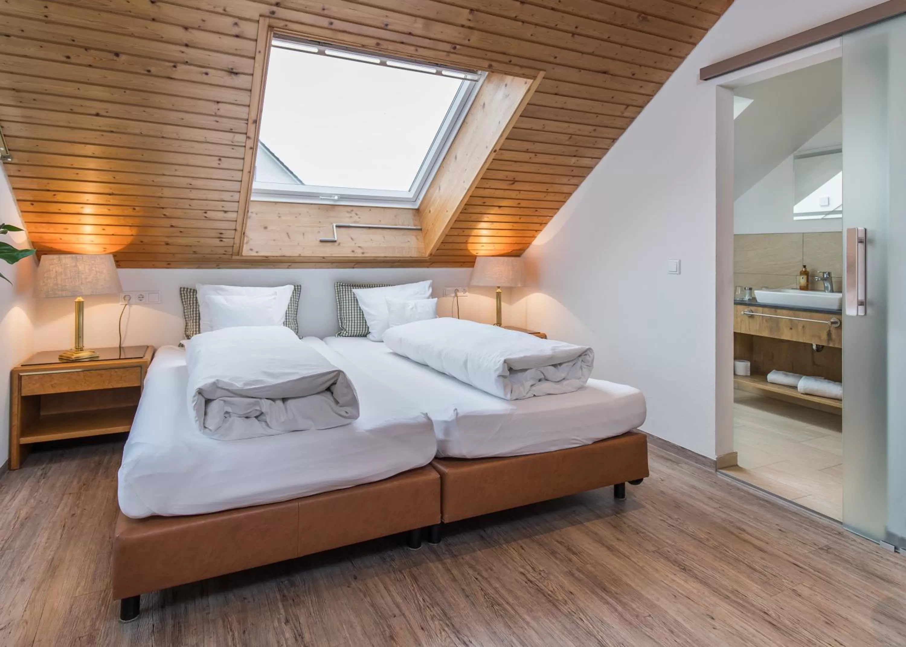 Photo of the whole room, Bed in Brauereigasthof Zum Löwenbräu