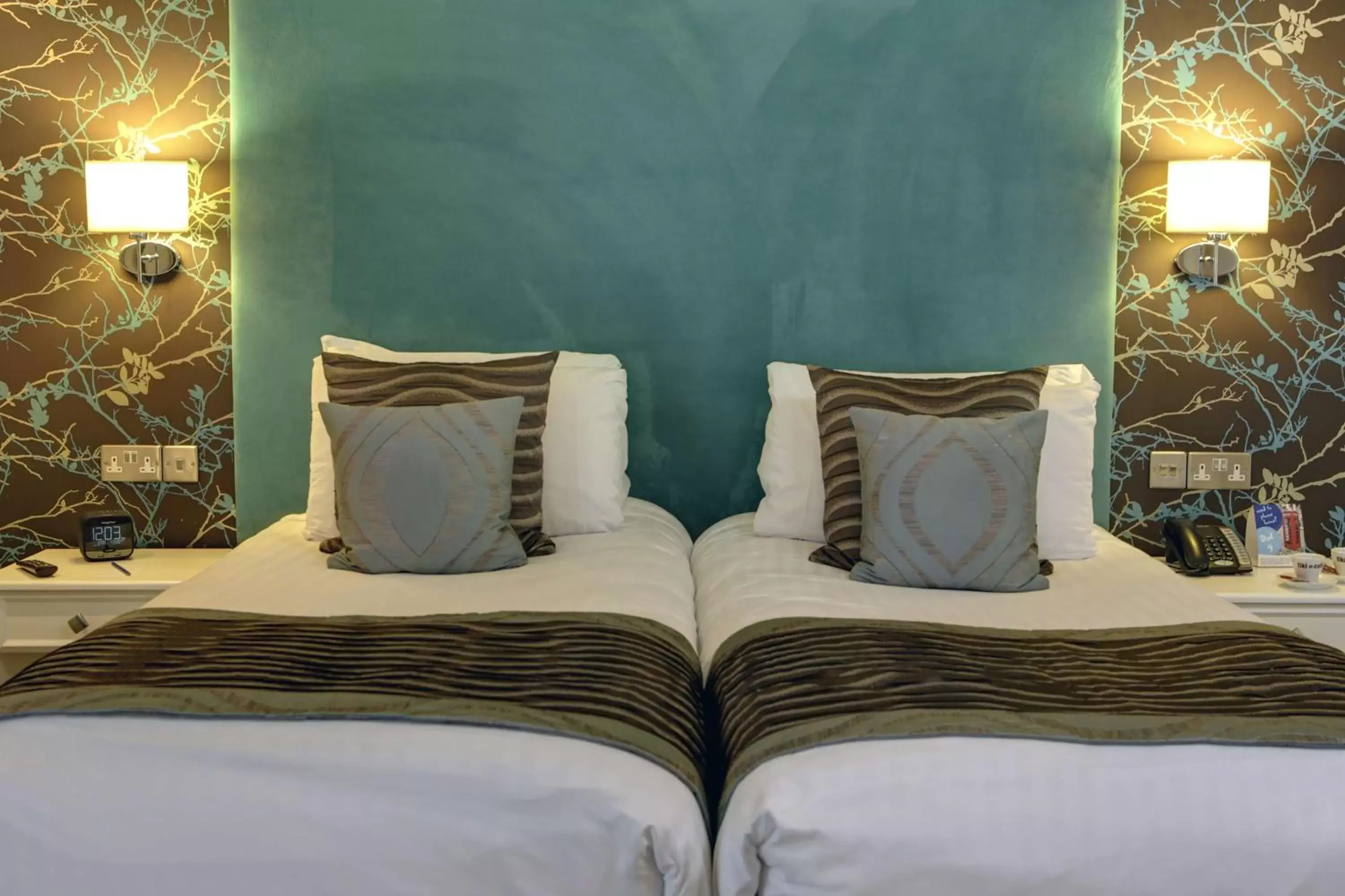 Bedroom, Bed in Best Western Plus Burlington Hotel
