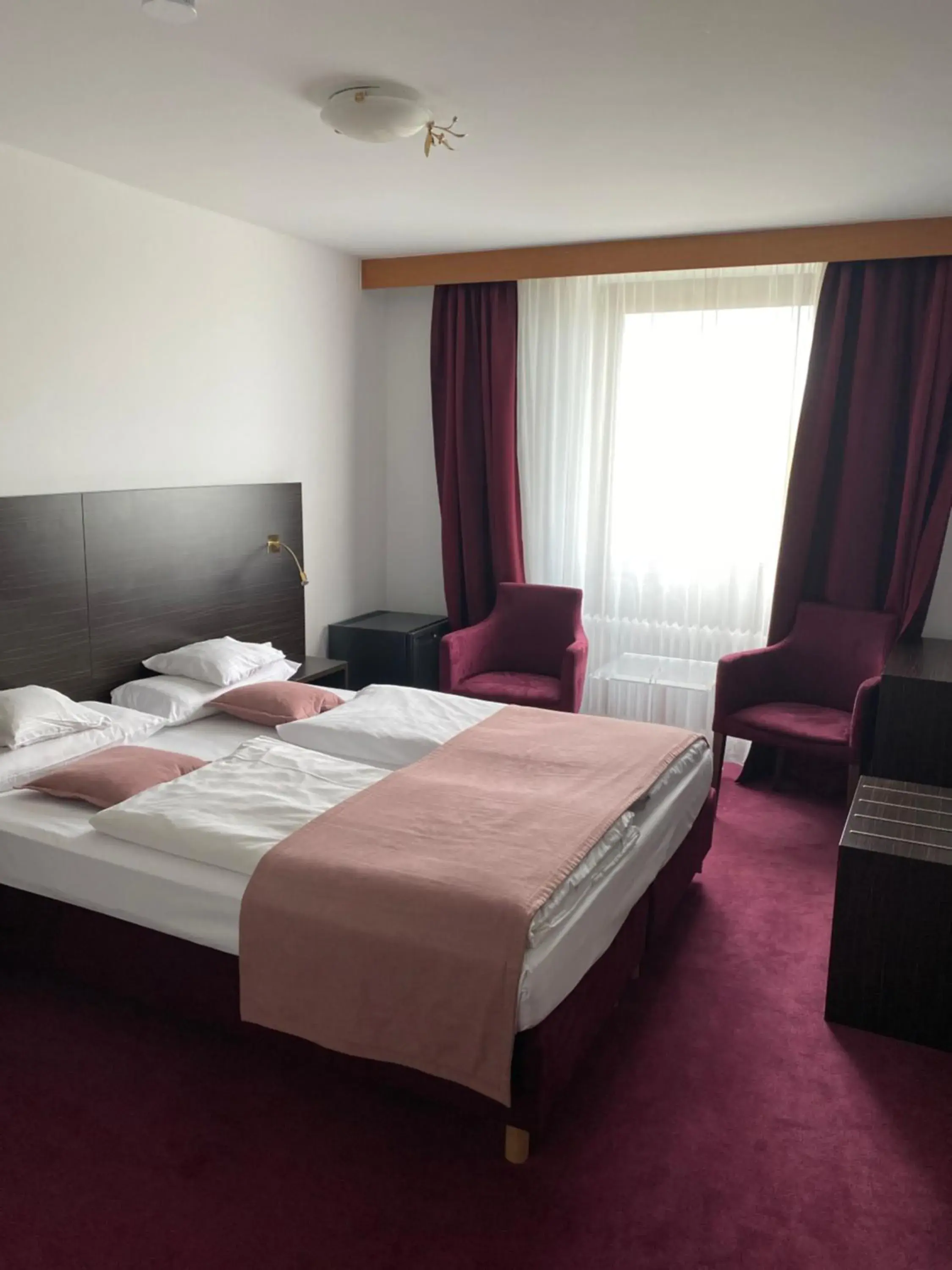 Property building, Bed in Hotel Montree