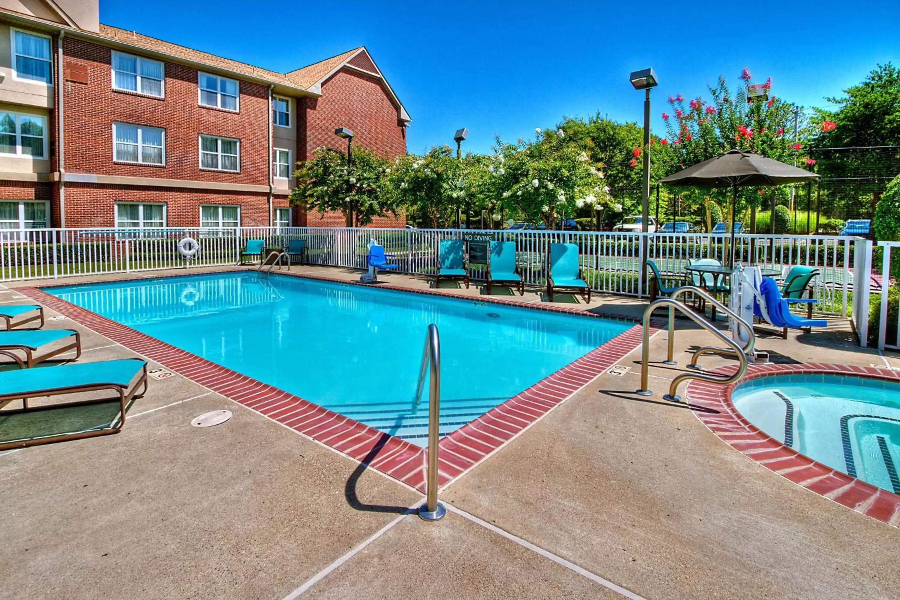 Swimming Pool in Residence Inn Memphis Germantown
