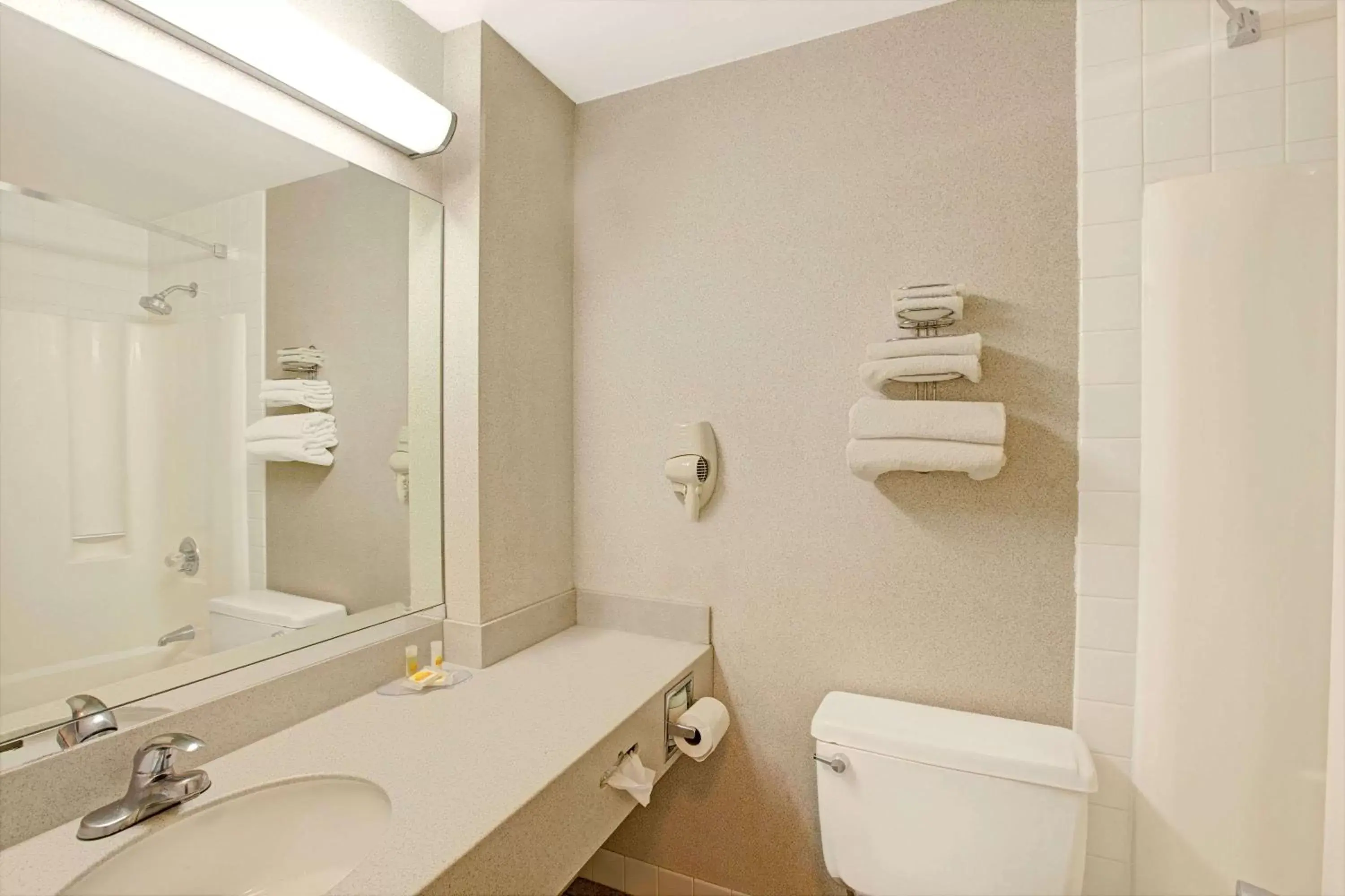 Photo of the whole room, Bathroom in Days Inn by Wyndham Parsippany