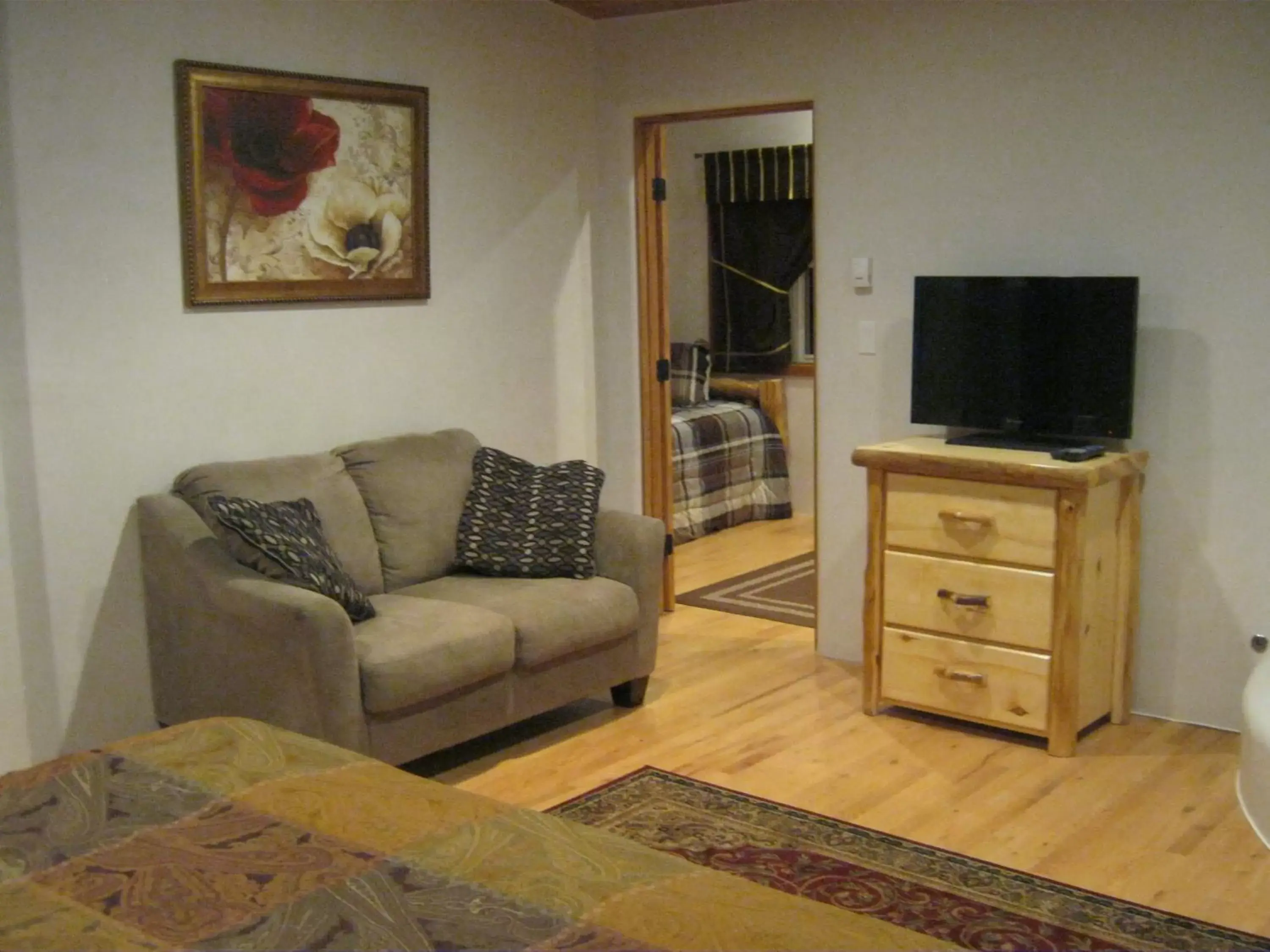 Bedroom, Seating Area in Shady Brook Inn Village/Resort