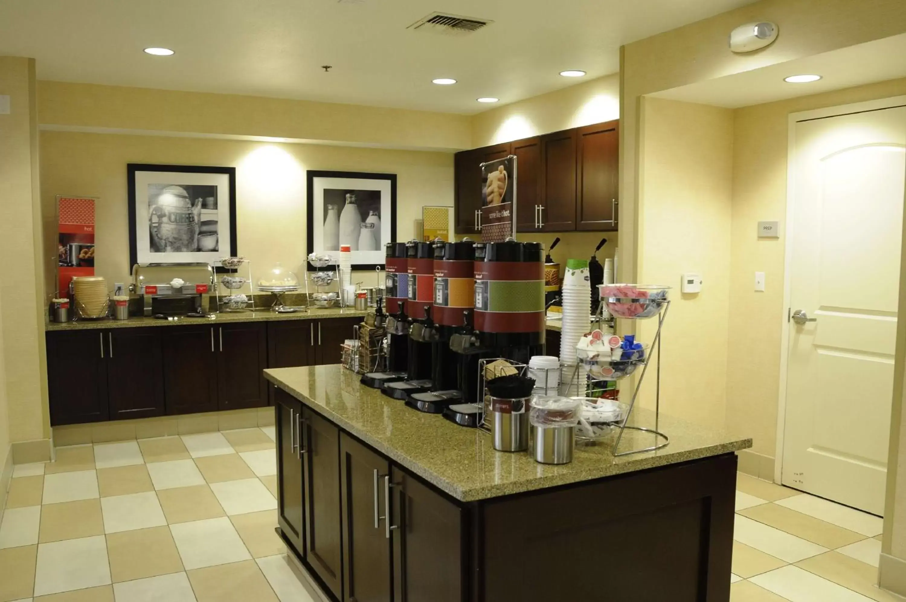 Dining area, Restaurant/Places to Eat in Hampton Inn & Suites Redding