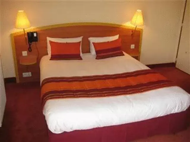 Photo of the whole room, Bed in Kyriad Hotel Lamballe