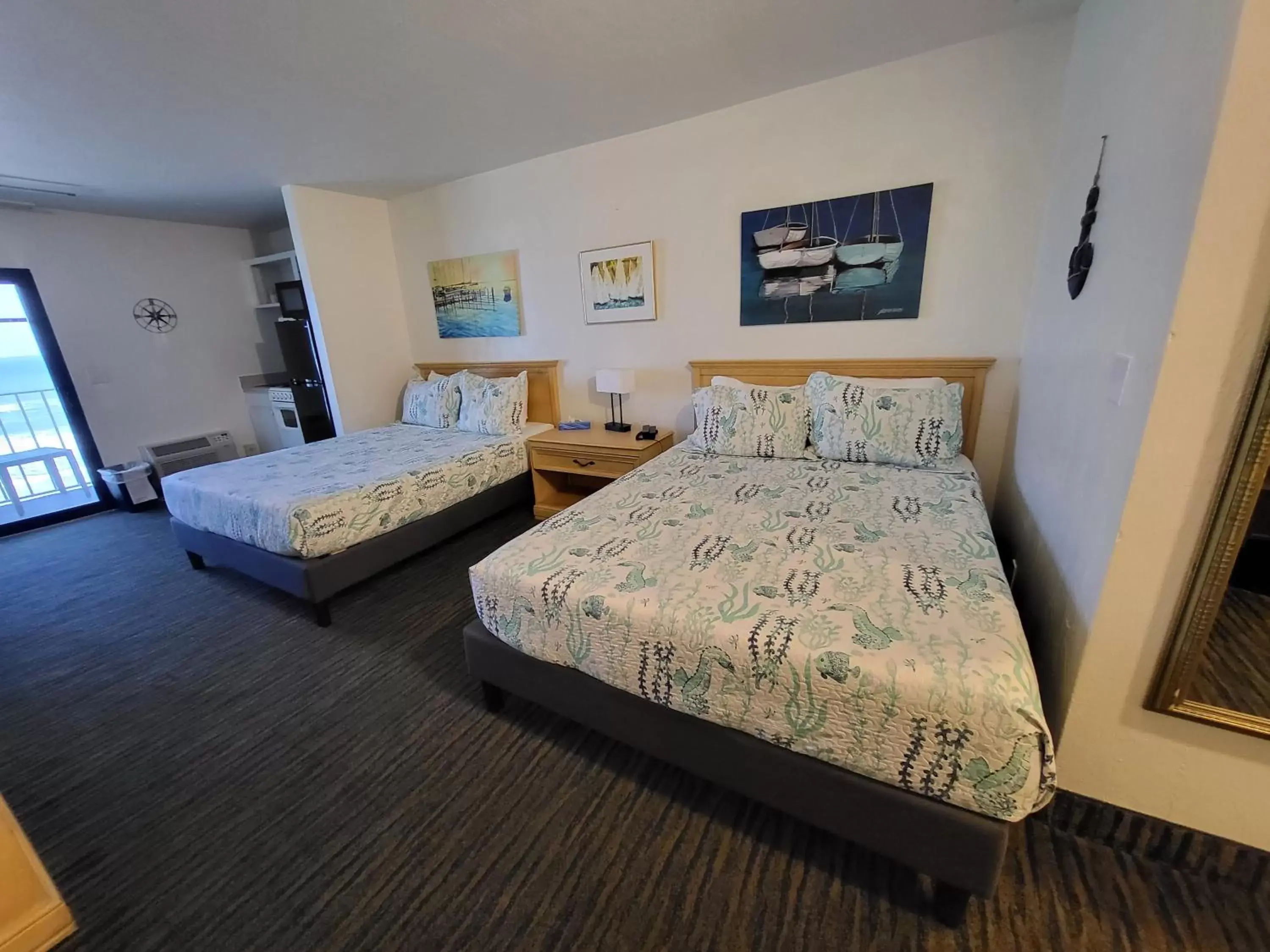 Bed in Beachside Hotel - Daytona Beach