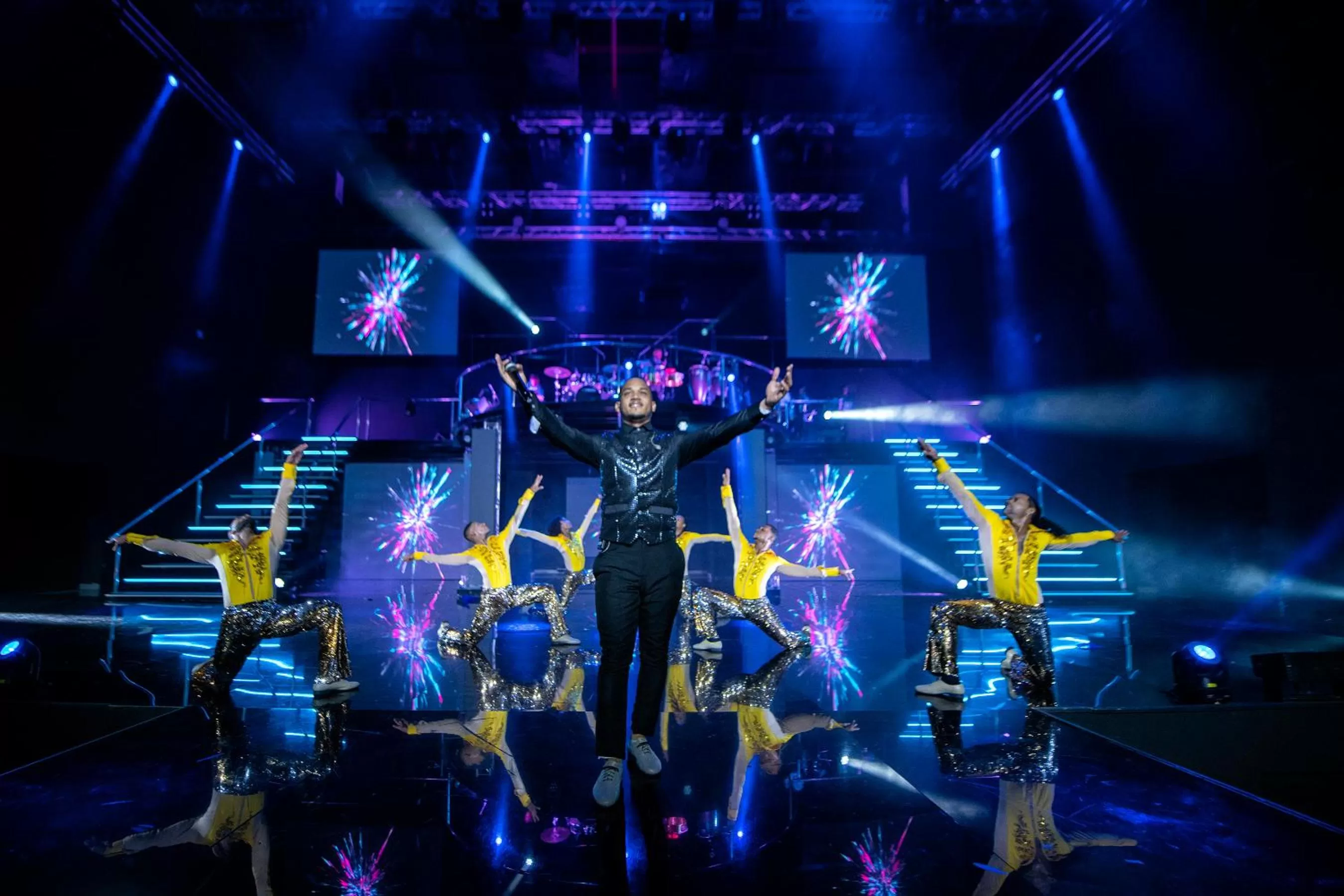 Evening entertainment in Unique Club at Lopesan Costa Bávaro Resort