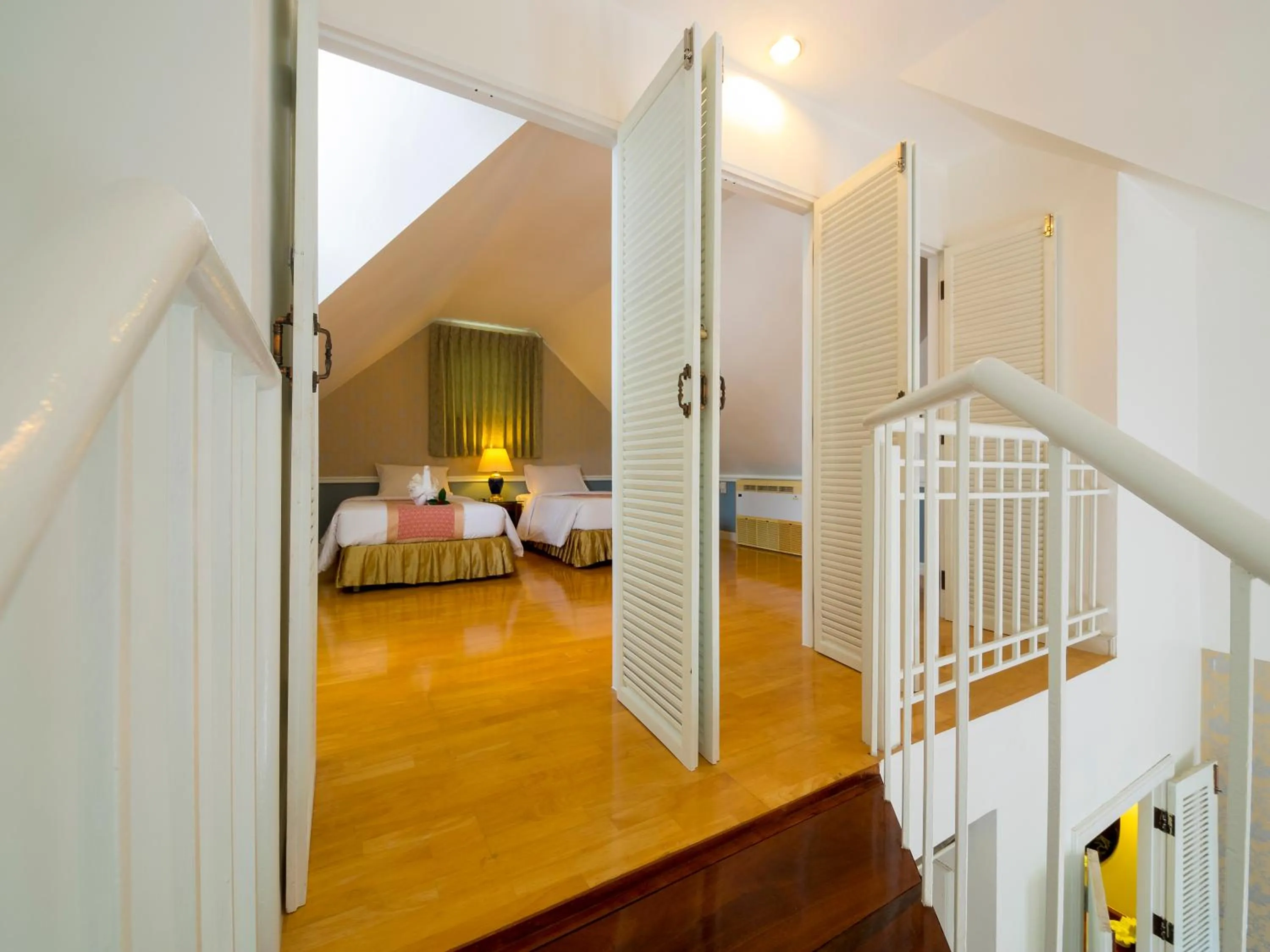 Decorative detail, Bed in Brookside Valley Resort