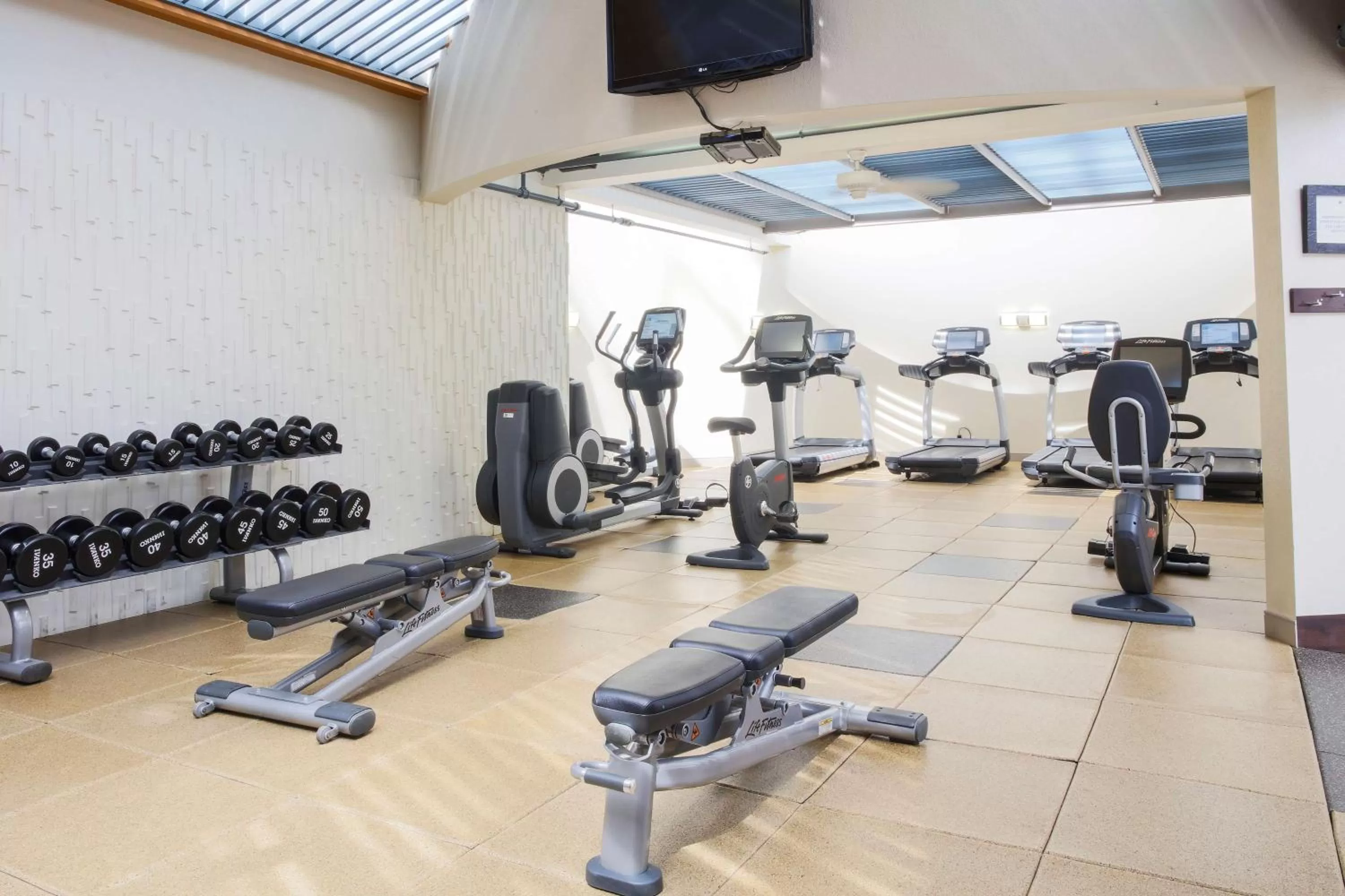 Fitness centre/facilities in DoubleTree by Hilton Rochester